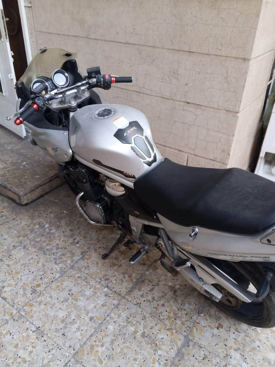 السلام عليكم للبيع رقم انكليزي تحويل باي مكان مكانها بغدادمكفولة ***********
