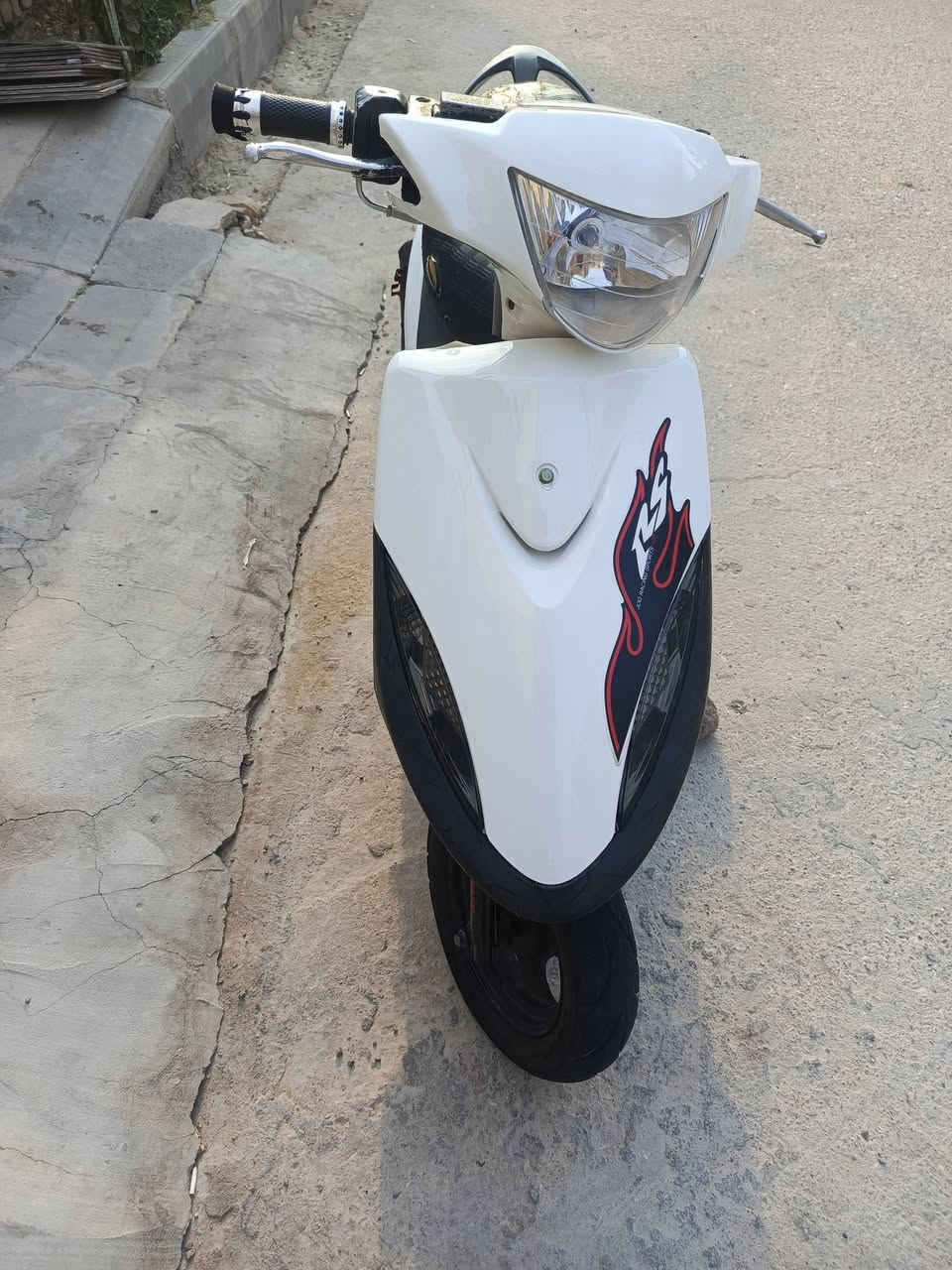 ماكس عدله جاهزه وكامله مابيه نقص كله شغال سلف هندر كهربأيات سعر (550) دراجه كلش حلوه ونضيفه ناعمه خرسه وماتسمعه مكاني ناصريه مركز حي تضحيه رقم الهاتف *********** بيه واتساب الشراي يتصل
