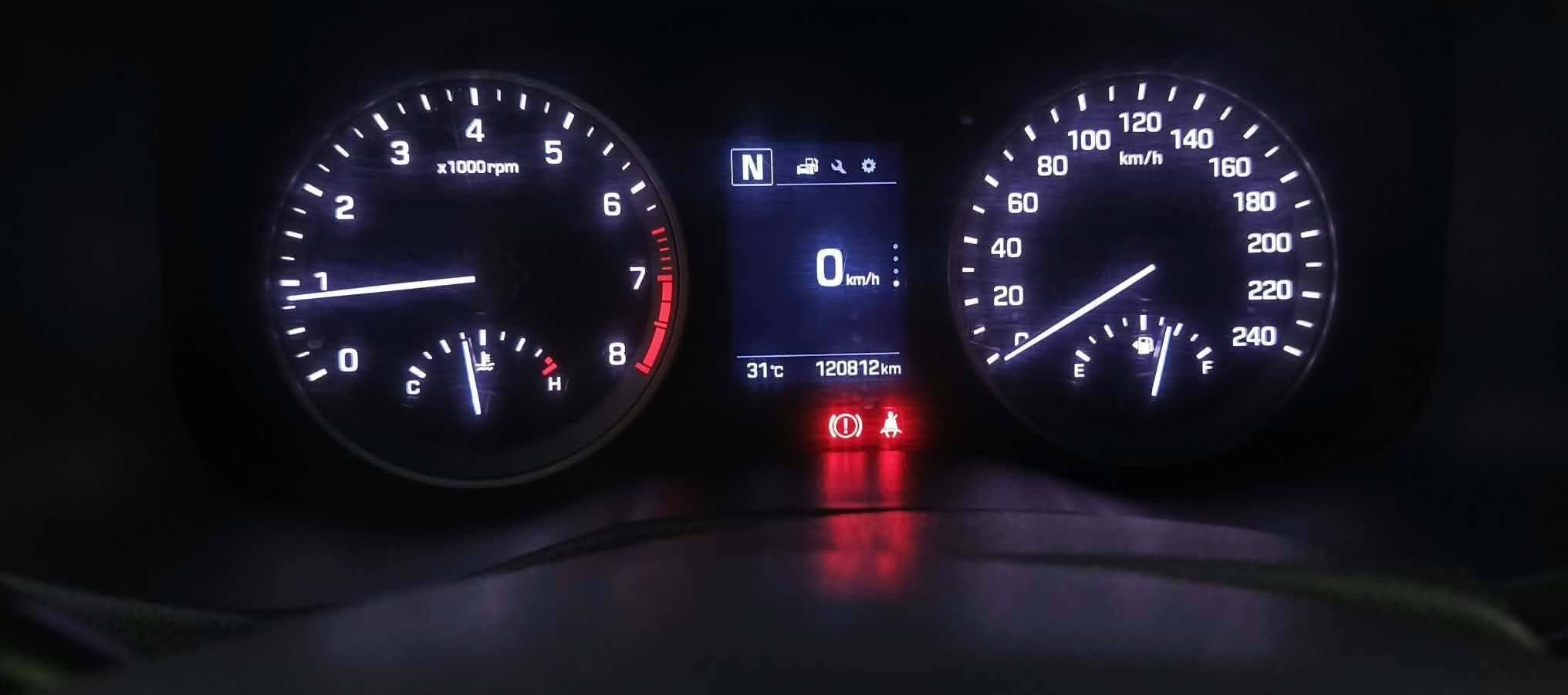 توسان خليجي موديل ١٧ السياره كفاله عامه شونار مرفق بل صور السعر اتصل وبيك خير و دلل مكان السياره نجف رقم تلفون ***********
