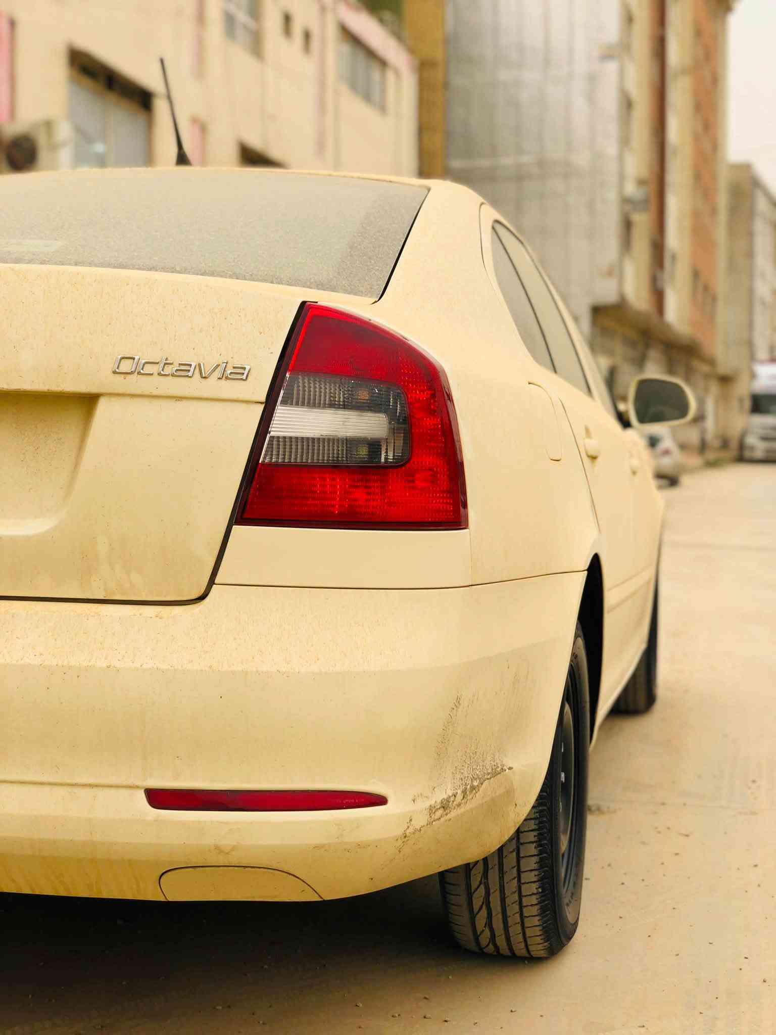 Skoda octavia 
Model 2013 
سکۆدای مەکینە ١٦ گێرعادی سەیارەکە هیچ بۆیاخی نیە  و نمونەیە لە جوان و پاکی ٤٠٠ هەزار ڕۆشتووە و گێرو مەکینەی بیلادیە 
هەرکەس ویستی مەسج بکات ***********
