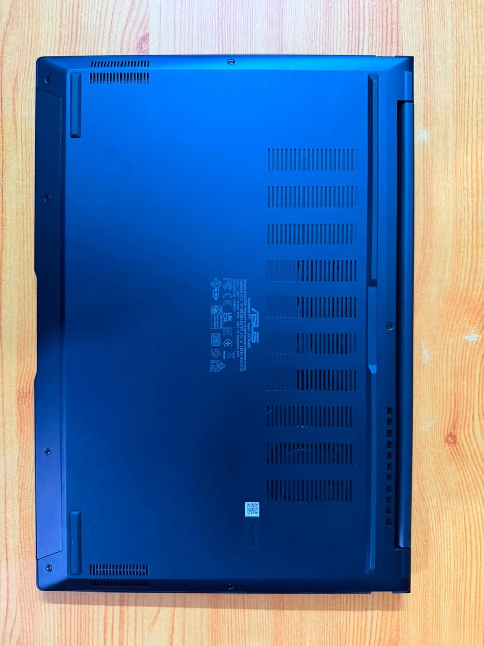 � للبيع ASUS Zenbook 14 OLED — Core Ultra 9 🔥

للبيع ASUS Zenbook 14 UX3405CA
جهاز Premium، نحيف وخفيف، ومواصفاته قوية جداً للشغل، الدراسة، البرمجة، التصميم، الـAI والاستخدام اليومي.

💻 المواصفات:

⚡ Processor:
Intel Core Ultra 9 285H
16 Cores / 16 Threads
Up to 5.4GHz

🧠 RAM:
16GB LPDDR5X
Speed 7467 MT/s

🎮 Graphics:
Intel Arc Graphics
Integrated Graphics

💾 Storage:
1TB M.2 NVMe PCIe 4.0 SSD

🖥️ Display:
14” OLED
3K — 2880×1800
🔥 120Hz
16:10
HDR
100% DCI-P3
0.2ms Response Time

🤖 AI:
Intel AI Boost NPU — up to 13 TOPS

🪟 Operating System:
Windows 11 Home

🔋 Battery:
94.5% Battery Health

⸻

⭐ حالة الجهاز:

الجهاز مستخدم استخدام شخصي لمدة 4 أشهر فقط، بمعدل ساعتين باليوم يعني جهاز جداً نظيف وحالته ممتازة.

البطارية حالتها ممتازة.

الجهاز مناسب جداً للي يريد لابتوب Premium قوي ونحيف، خصوصاً للشغل والدراسة والـBusiness والـAI والتنقل.

📦 الجهاز + الشاحن الأصلي + كل محتوياته موجودة حتى وصل 

📍 المكان: بغداد - حي الجامعة 

💰 السعر: 1,620,000 د.ع قابل للتفاوض للجادين فقط

رقم الهاتف : *********** فقط واتس أب
