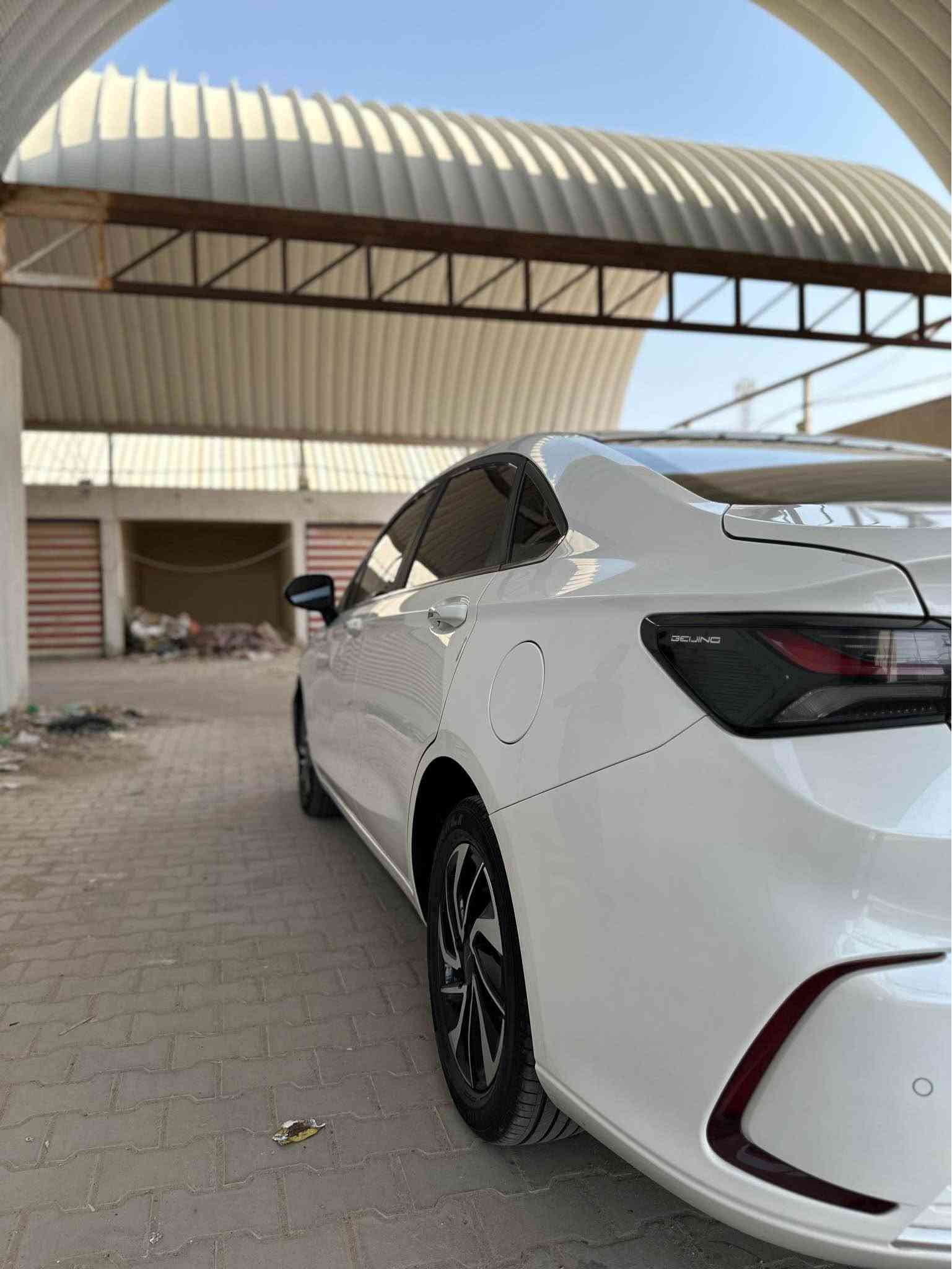 بايك U5 بلس (BAIC U5 Plus) موديل 2026 
 بحالة ممتازة
 * المحرك: 1.5 لتر (4 سلندر) اقتصادي وقوي.
 * ناقل الحركة: أوتوماتيك (CVT) / سلس ومريح بالقيادة.
 * المسافة المقطوعة: (60 الف ).
 * اللون: (ابيض).
 * المواصفات والكماليات:
   * شاشة وسائط كبيرة مقاس 12.3 بوصة + شاشة عدادات رقمية.
   * كاميرا خلفية .
   * مقاعد جلد فاخرة ومقصورة واسعة ومريحة.
   * تكييف عالي الكفاءة مع فتحات خلفية.
   * أنظمة أمان متكاملة (ABS, EBD, نظام الثبات الإلكتروني ESP).
*انظمة ثلاث : سبورت ونورمل وايكو
  
 * الحالة العامة: السيارة نظيفة جداً بيها فقط باب السائق دحجة خفيفة جداً 
رقمها بغداد دولي 
 * السعر: (120$) وبيها مجال بسيط 

📞 للتواصل والاستفسار: (***********). النجف, العراق
