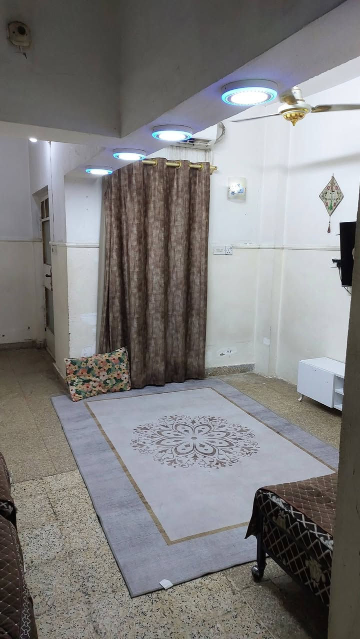 بيت للبيع بالحريه الثانيه الفرع المجاور دائره الكهرباء ثاني قطاع مساحه ١٠٥ واجهه ٦ونص نزال ١٥ السعر ١٨٥ للاستفسار اكثر ***********
