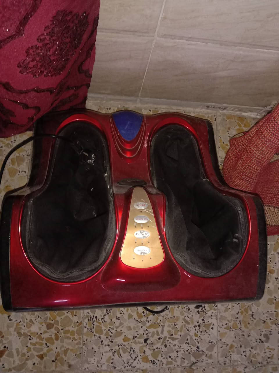 مدلكه كهربائية كبيره 
تدليك الرجلين والعصب جهاز نضيف مابي اي خلل 
سعره 70 وبي مجال قليل مكاني بغداد مدينه الصدر 
*********** واتساب موجود
