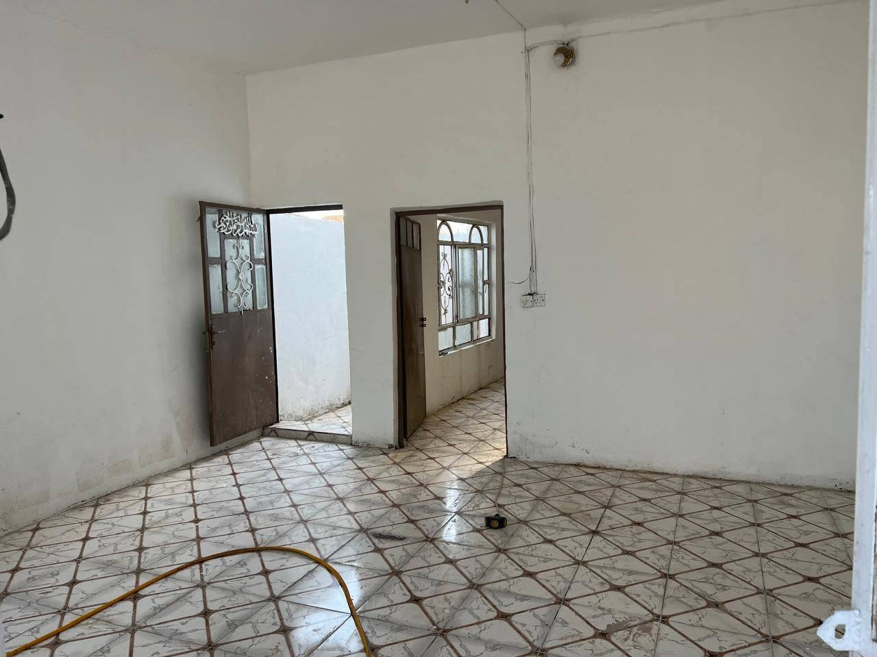 للبيع دار،سكن طابقين طابو ملك صرف
بابل الحله شارع 80 من جهة طريق النجف شارع صيدليه نموذجيه كراج سياره كبير سيراميك وغرفتين نوم وهول ارضي وبالطابق العلوي هول كبير وغرفه نوم كبيره مع مجموعه صحيه ومجموعه صحيه خارجيه وخزانين ماء،وماطور،ماء  المساحه 100 متر والدار،باسمي اشتراك ماء وميزانيه كهرباء
سعر البيع 110 مليون جوا السووك
للاستفسار عن السعر  واي شي اخر الاتصال
***********
***********
