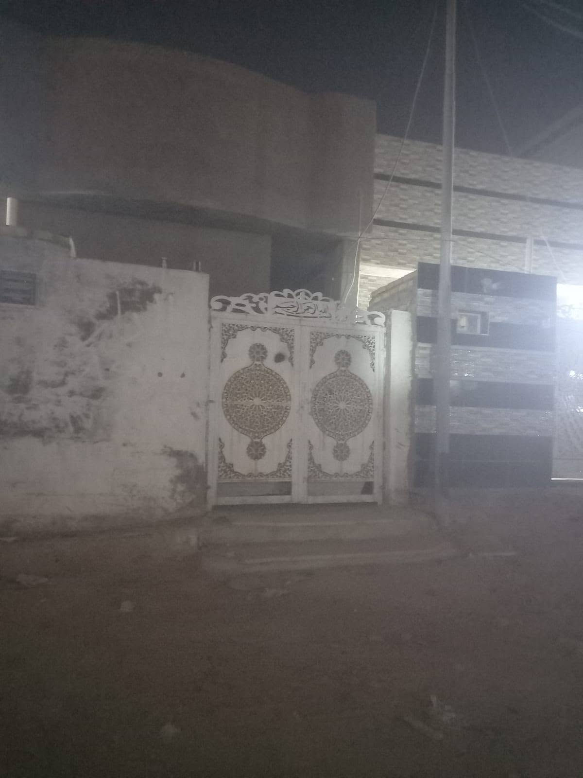 بيت • ١٠٠م • غرفة وصالة