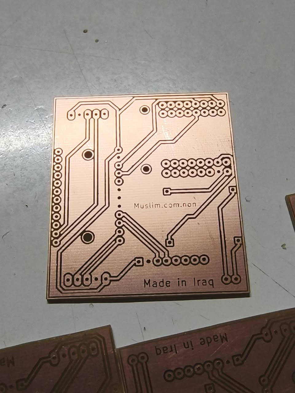 ⚡ خدمة صناعة الدوائر المطبوعة (PCB) محلياً داخل العراق ⚡
هل تبحث عن سرعة في التنفيذ ودقة عالية لمشاريعك الإلكترونية دون الانتظار طويلاً للشحن الخارجي؟
نحن نوفر لك خدمة تصنيع اللوحات المطبوعة محلياً وبجودة ممتازة لتلبي احتياجات مشاريع التخرج، النماذج الأولية، والابتكار الهندسية:
أنواع الدوائر: نصنع دوائر الطبقة الواحدة (Single-sided) والطبقتين (Double-sided).
الطبقة التوضيحية (Silkscreen): تتوفر طبقة السلك سكرين لبيان قيم ورموز العناصر بدقة لتسهيل عملية اللحام والتجميع.
سرعة الإنجاز: تسليم سريع خلال 48 ساعة فقط!
التوصيل: متوفر لجميع محافظات العراق.
📞 للطلب والاستفسار (مراسلة أو اتصال):
***********
