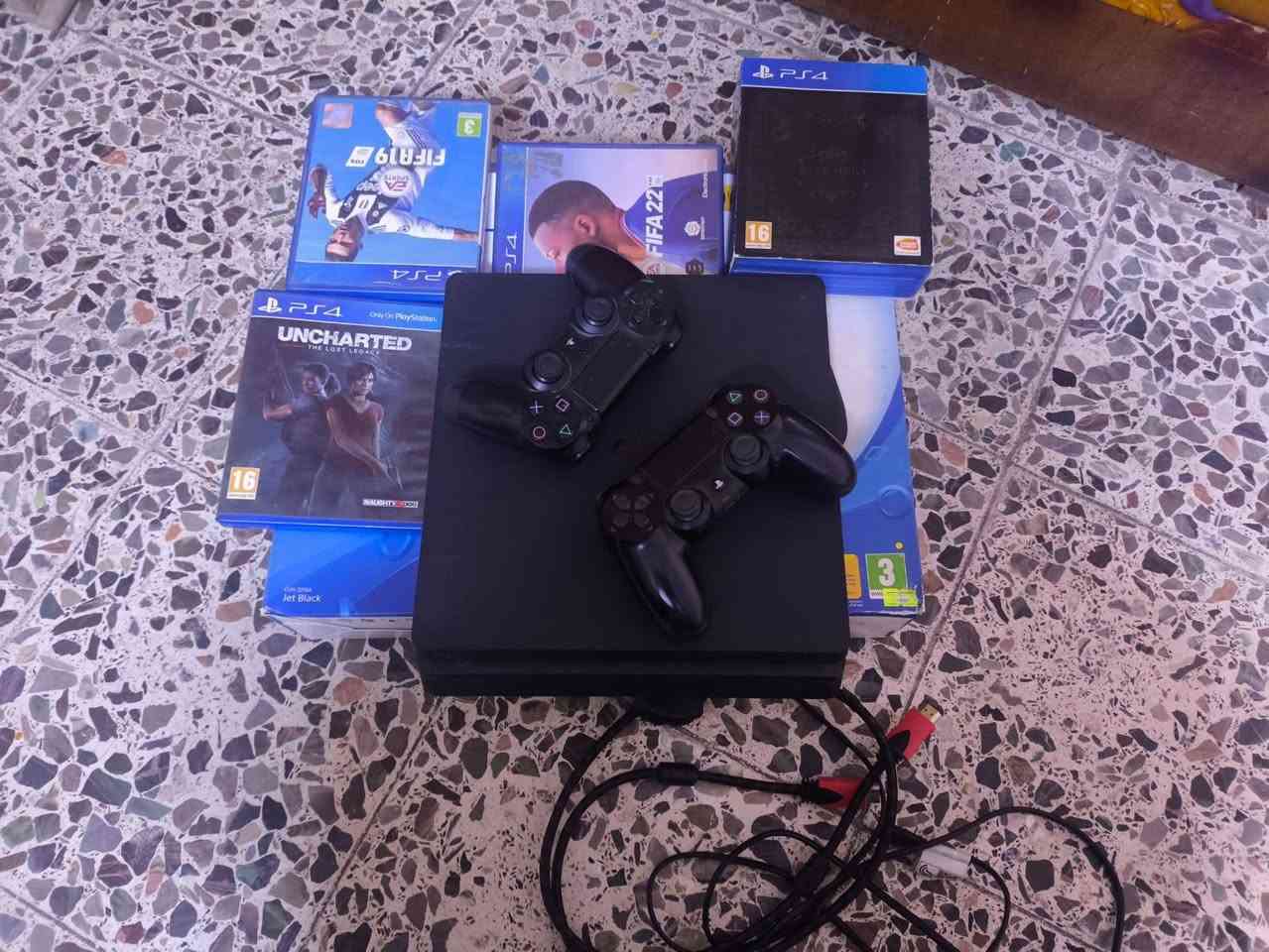 ps4 slim 500gb 
نظام 11.50 قابل للتهكير 
2 يدات اصليات
اقراص: 
dark souls trilogy 
uncharted lost legacy 
fifa 22
fifa19
و باقي الملحقات 
واير hdmi 
واير شحن 
و البلي ما مفتوح يعني الستيكر موجود
و كارتونته موجوده
السعر 300 ويا القراص قفل قفل 
بدون اقراص 250 قفل قفل 
خوان لليكول السعر مبالغ
 ترا بس اليده الوحده ب 30 الف
والاقراص ب 80 الف
بغداد البلديات وأكو توصيل كل محافضات
*********** 🌹🌹
