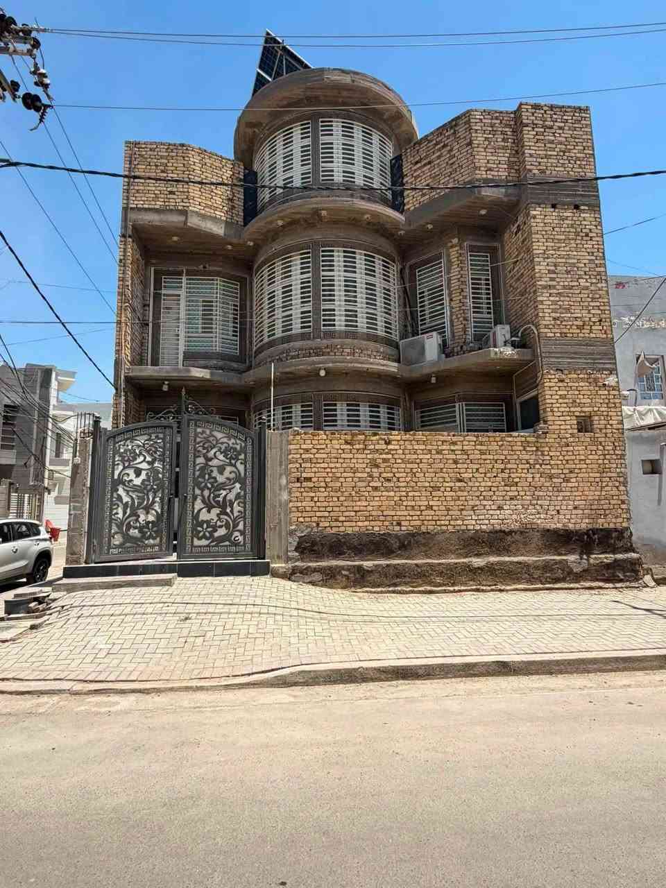 🛑 دار سكني  للبيع 🛑 
 مطلوب إسكان 12 مليون 
المنطقة : الديوانية ؛حي الجامعه 🚩 
اقرب نقطه ؛قرب شارع اسوات
المساحه :100 متر🏛️ ركن واجهة 10
    
         كونكريت مسلح 
           بناء حديث 
التفاصيل :  الطابق الاول🛑 غرفه وصالة واستقبال ومطبخ  وصحيات داخليه وخارجية 
الطابق الثاني؛ثلاث غرف نوم وصاله ومجمع صحيات 
للاستفسار 
     مراجعة مكتب رسول الوزني للعقار  
الديوانية . حي الحضارة بداية شارع اسواق طيبة
 للمعلومات ولمزيد من التفاصيل ⬇️
       مراسلة الصفحة  
      او الاتصال
***********
