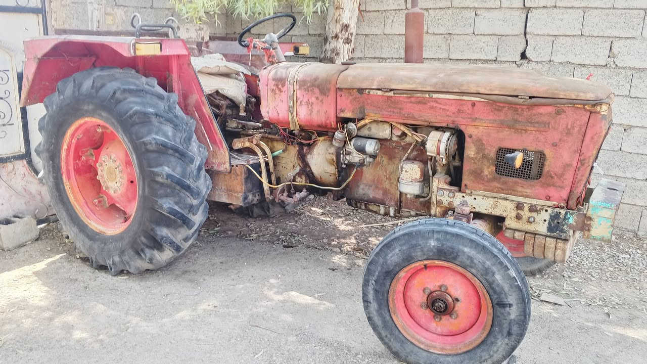 سلام عليكم البيع عنتر 83سنويه نظيفه تايرات نص عمر ***********
