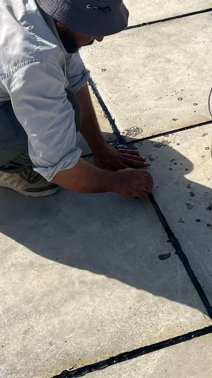 الخالدي لعمل الماستك والشتايكر والمقاولات العامه 
رقم التلفون *********** ابو وليد الخالدي  ***********

نص مكتوب في الصور:
- @alkalde_5