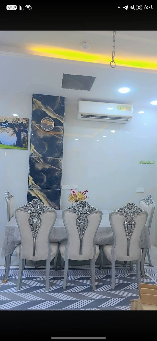 ميز طعام • ٨ كراسي • خشب زان