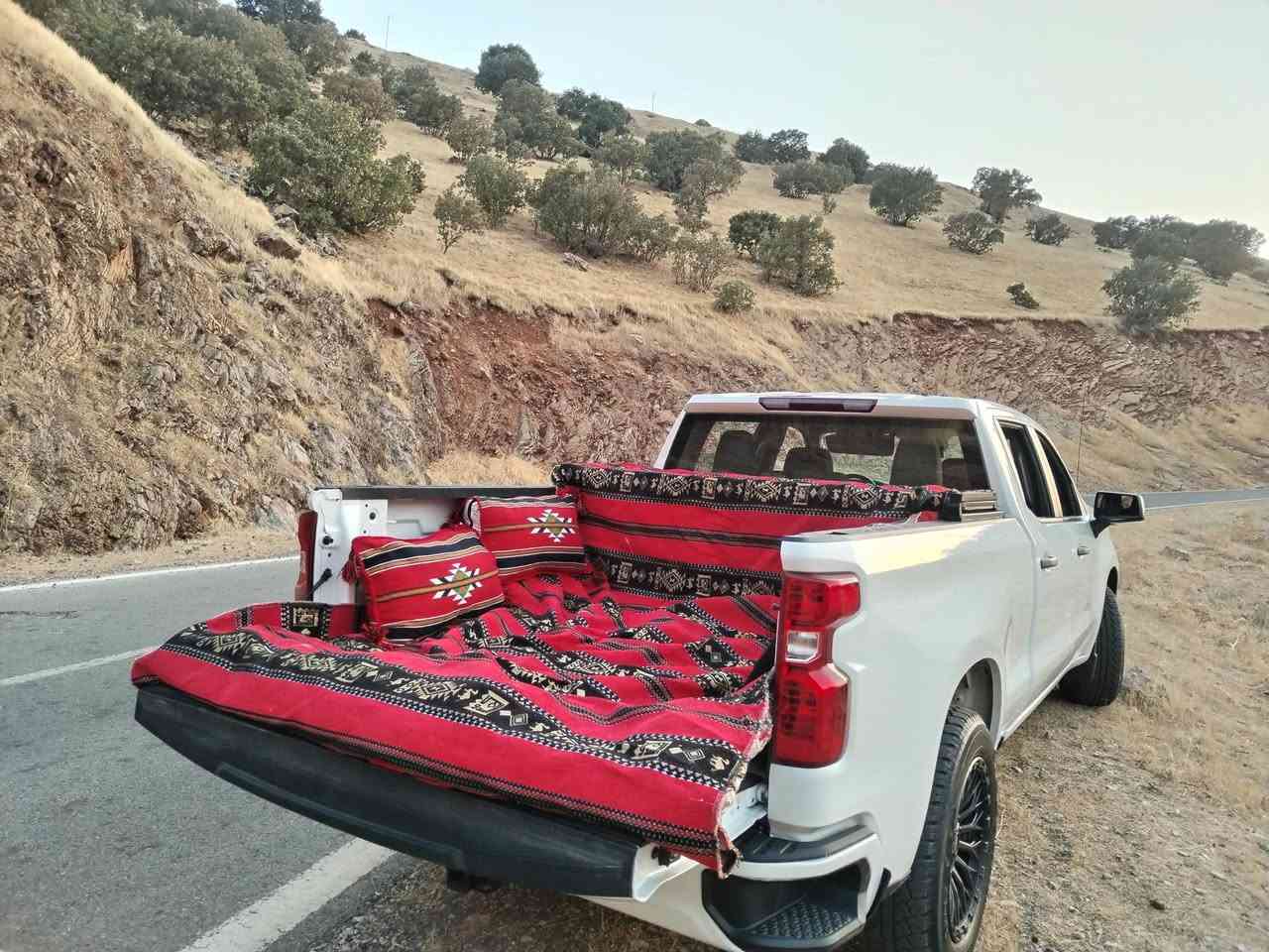 السلام عليكم سلفرادو ٢٤ بيع فقط بدون مراوس حادث دعاميه خلفيه فقط ٤ سلندر ٢٧٠٠ تيربو  باب طويل بدي طويل رقم سليمانيه باسمي للبيع بسعر ٢٨ الف دولار سعر قفل للاستفسار هاتف *********** رقم الشاصي مرفق

