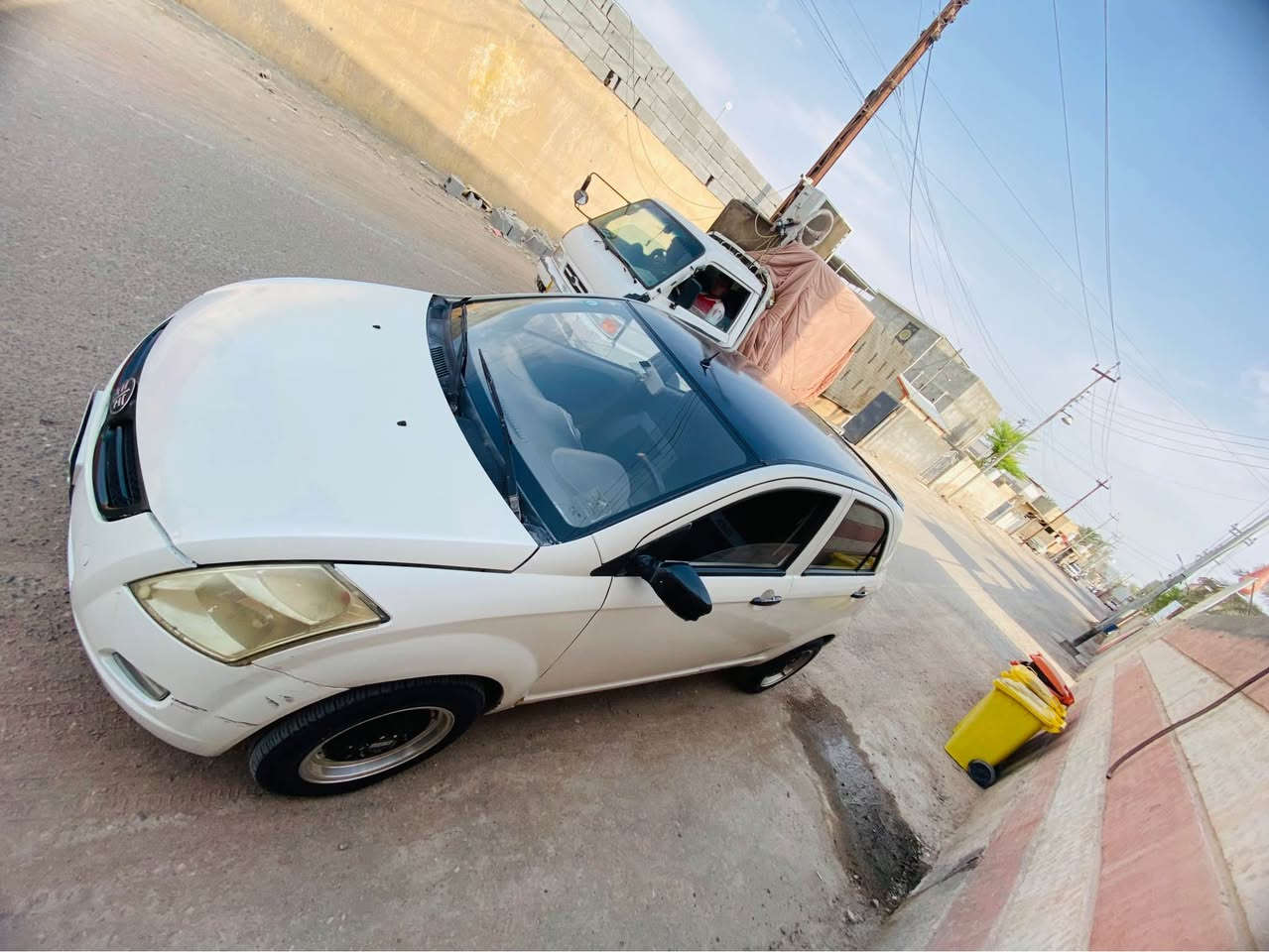 سلام عليكم 
فاو صيني ٢٠١٣ 
محرك وكير كورله بيكاتشو ١٦٠٠ ياباني 
رقم وسنويه جدد لل٢٠٣٠ بصره تحويل ثاني يوم 
السياره كلش نضيفه ودواخلها جدد وجاهزه ما بيها نقص حداده تخم تاير محرك كير كلها تمام 
السعر ٣٣ وبيها مجال 
الشراي يتصل وبخدمته ***********
مكاني البصره ابو الخصيب, البصرة
