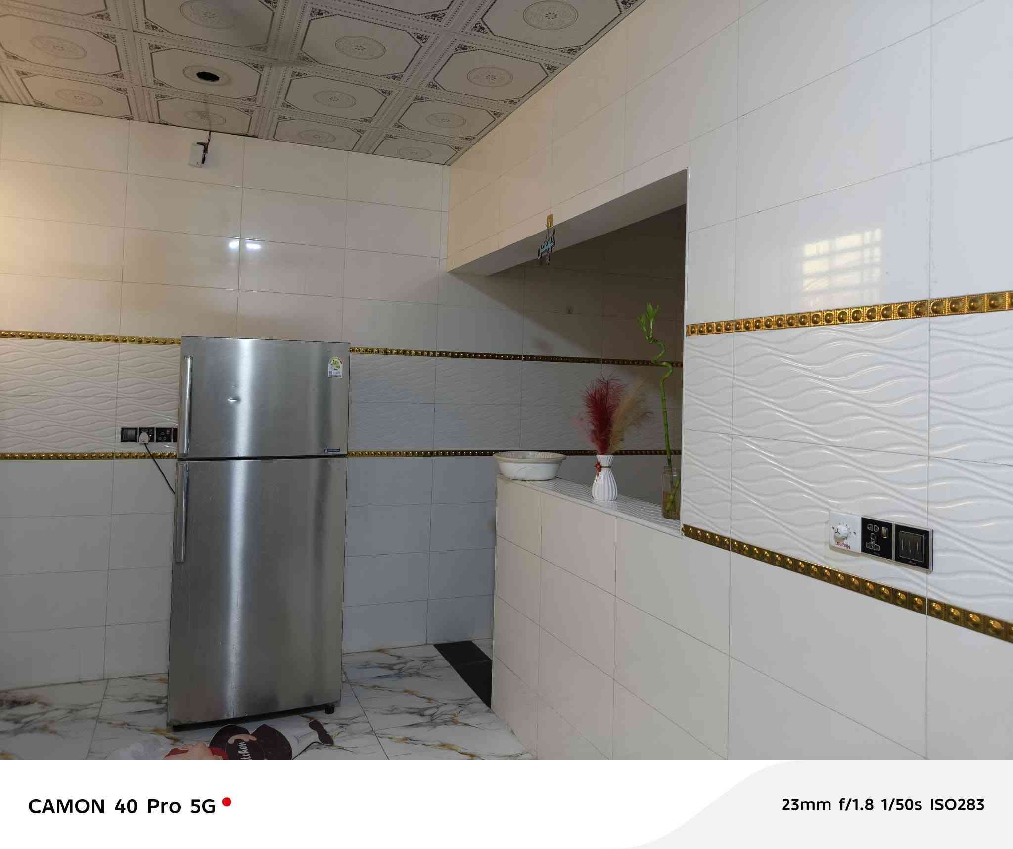 دار سكن البيع💯  طابق ونص شقه  الدار طابو صرف زراعي بسعر مناسب 
العنوان الجزيرة باب الهوى /شارع 40 يبعد عن الشارع  باب الهوى 20 متر  بناء حديث مساحة الدار 200 متر  
يحتوي الدار على شقه بناء حديث درجها خارجي تحتاج التطشيب 🏭 
يحتوي الدار على غرفتين   
ديوانية باب داخلي وخارجي  🎢 
صاله داخلية  
مطبخ 🥦 حار وبارد 
صحيات مفصولة  🚽
 بناء حديث ماناقصه شي تجي وتكعد  
المنطقة هدوء  وشارع جبير   
عندك كراج جبير يكفي سيارة   
السعر 🧧 130 قابل التفاوض ملاحظة انا صاحب الدار  
الاستفسار الأرقام 
***********
***********
