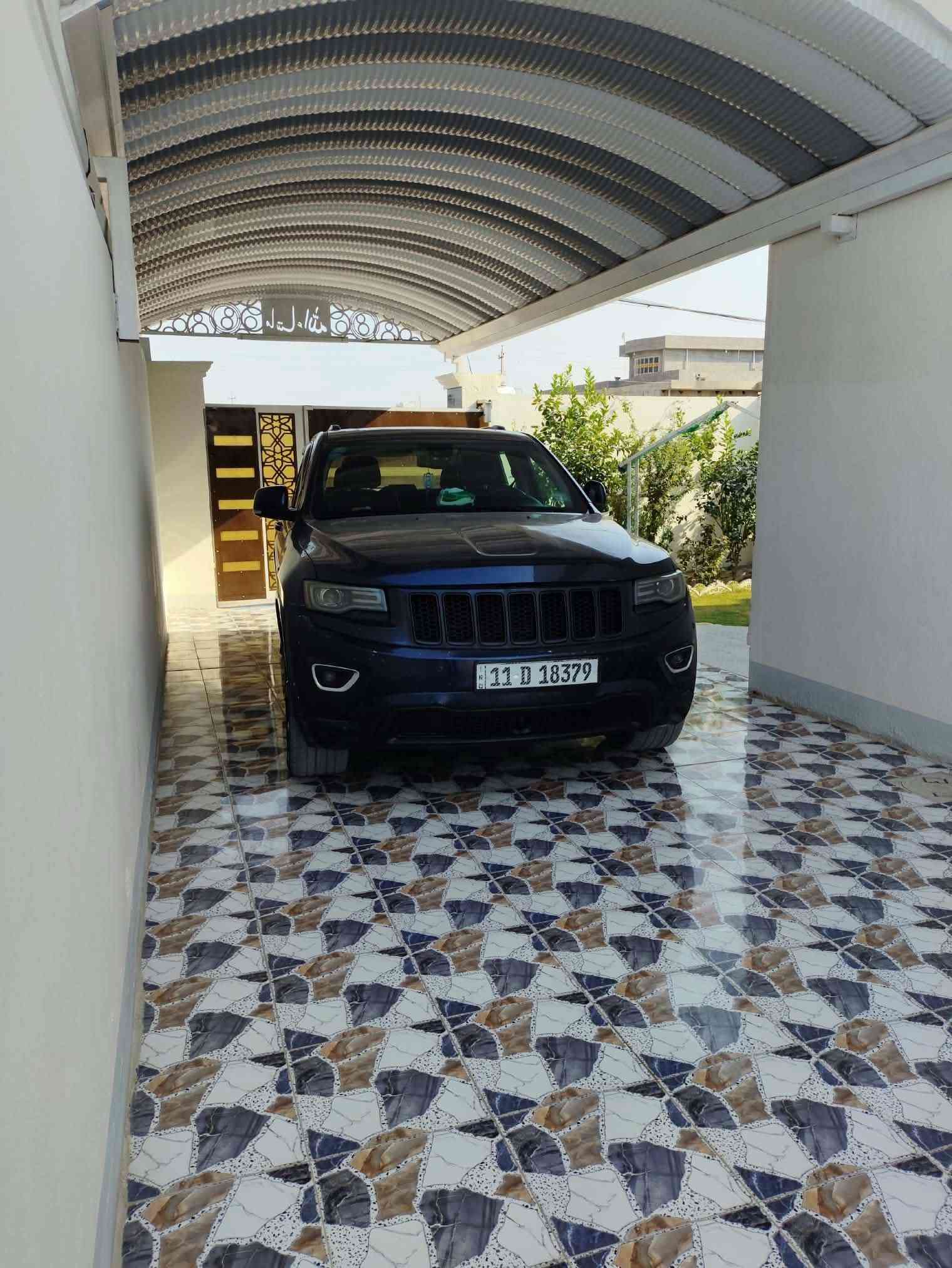 جيب موديل ٢٠١٢ خليجي محدثه بجم وصندوك ٢٠١٦ بيها صبغ عام سبب تغير لون رقم جديد وهزه جديده  فول مواصفات كشنات شادله مال ٢٠٢٠ غرفته نضيفه بانوراما رادارات بالمري الجنطه كهرباء كشنات كهرباء حساسات أماميه وخلفيه رقم بغداد باسمي محرك هيمي ٥٧٠٠ رقم وهزه وسنويه جديده  باسمي  بيع او مراوس حسب القناعه اخوان كير اتعهد بي المحرك بي خلل شغال طبيعي مابي اي صوت ونشطه بس بيها دخان من الصالنصه بيها رنك او غير شي مااعرف لان ماجيكته ابيع محرك كايم السعر 90 وبيها مجال قليل الله شاهد قبل شهر ماخذه 120 بس هذا الحديد الحمد لله ترهم مراوس الفرق كل شهر ٢٠٠ دولار  و هذا رقمي بي واتساب *********** مكاني الانبار فلوجة
