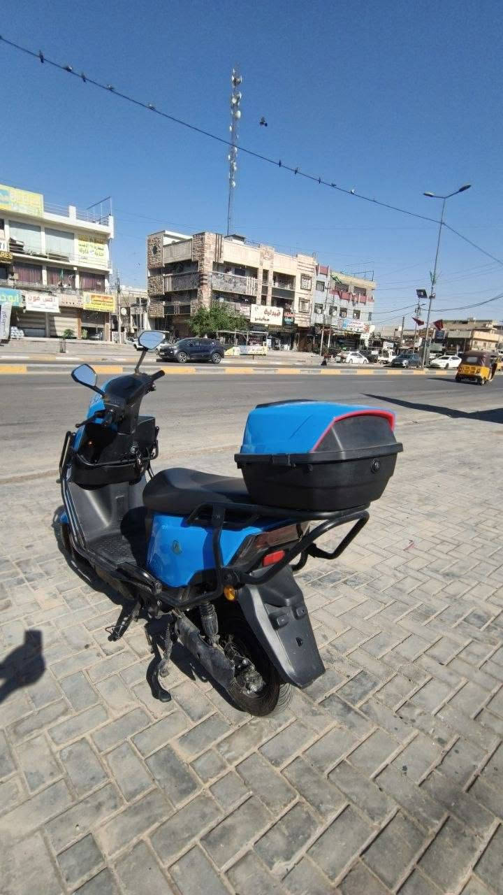 السلام عليكم شباب
دراجه شحن للبيع جديده الدراجه 
سويج نسختين
سرعتها 60
بيه 6 بطاريات 
تشغيل عن بعد
غراضه بلاديه 
تمشي 13كيلو 
العنوان حي العامل 
رقم تلفون 
***********
