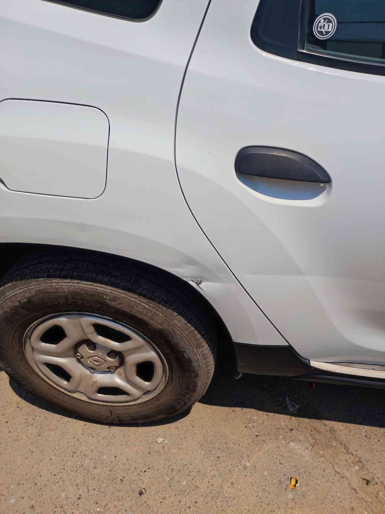 🚗 رينو داستر للبيع
السلام عليكم رينو داستر للبيع كير ومحرك مكفولات لد امامي ومواصفات معروفه هوايه بيه مواصفات 
تخم تاير جديد 
شاشه اندوريد 
حساسات للرجوع مع كامره اماميه 2k
🔹 موديل: 2019
الرقم بغداد انكليزي
🔹 المحرك: 4 سلندر 
🔹 الوقود: بنزين ⛽
🔹 ناقل الحركة: أوتوماتيك
🔹 عدد الركاب: 5 ركاب

✨ سيارة عملية واقتصادية، وسعرهه مناسب الشراي يتصل 

📞 للاستفسار: ***********

نص مكتوب في الصور:
- كووؤول