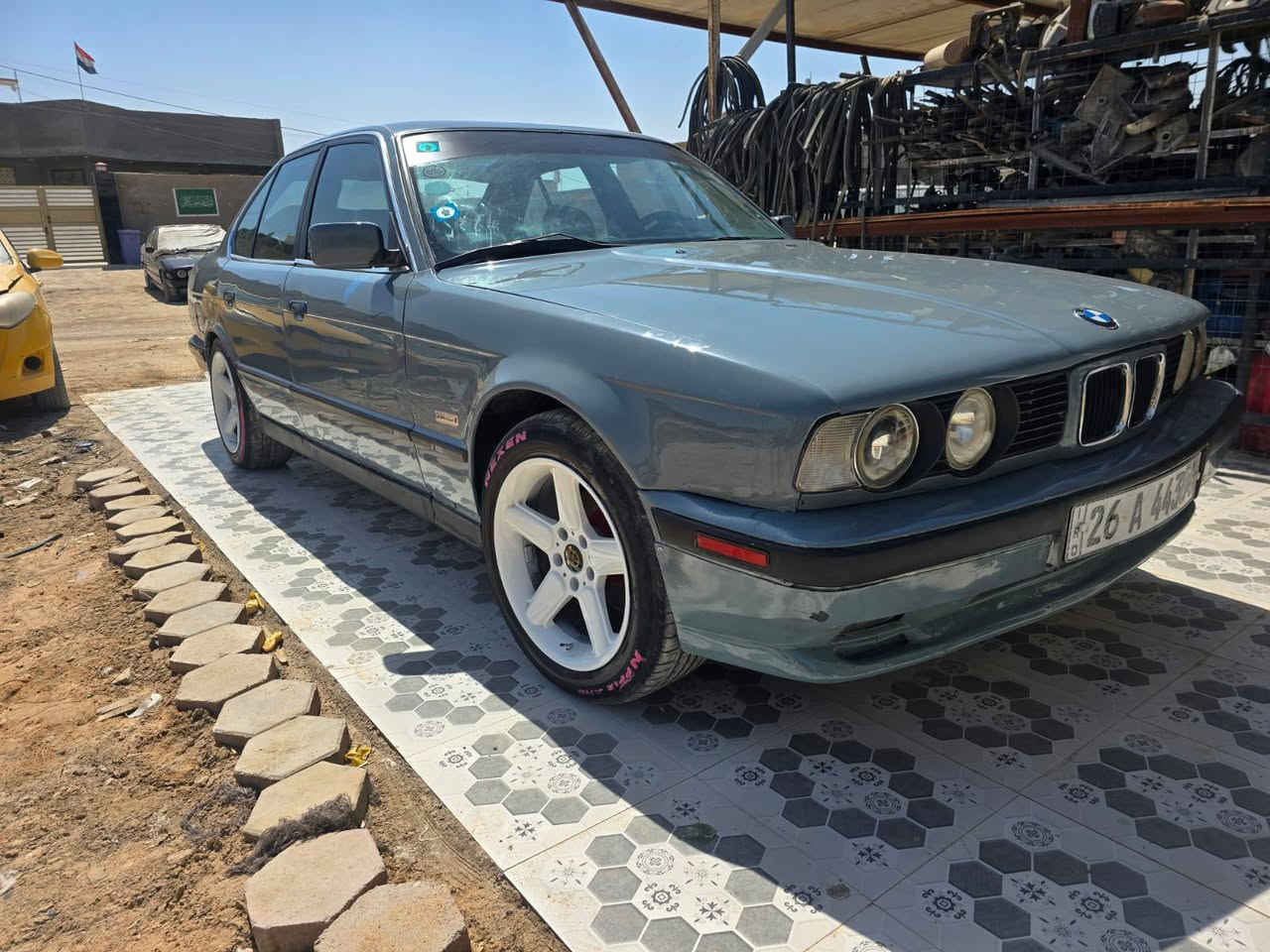 سلام عليكم بي ام BMW 520 رقم نكليزي باسمي سنويه لل 29  محرك مسكر كير عادي سياره حداديه خير من الله دواخل عسلي  واسود نضيفه تخبل محرك بي خيط بخار خفيف ويل اسي شنايزر اصلي حجم 17 لحايه امامي خلفي ام سبايدر ام تخم تاير لايت سوار شمسي عالي زنون اشاير ترايش 4 بل دعلميات كهربائيات كلهه شغاله من الطول للطول كلوب مابيهه طافي رون كيلو متر حماوه بانزين عالي ناصي سكن بكلايت سياره خير من الله نقوصاتهه سلايد عطلان  
سعر 35 بي مجال بصيط كلش لان سياره مكلفتني هواي 
 مكاني كوت ستفسار ***********
