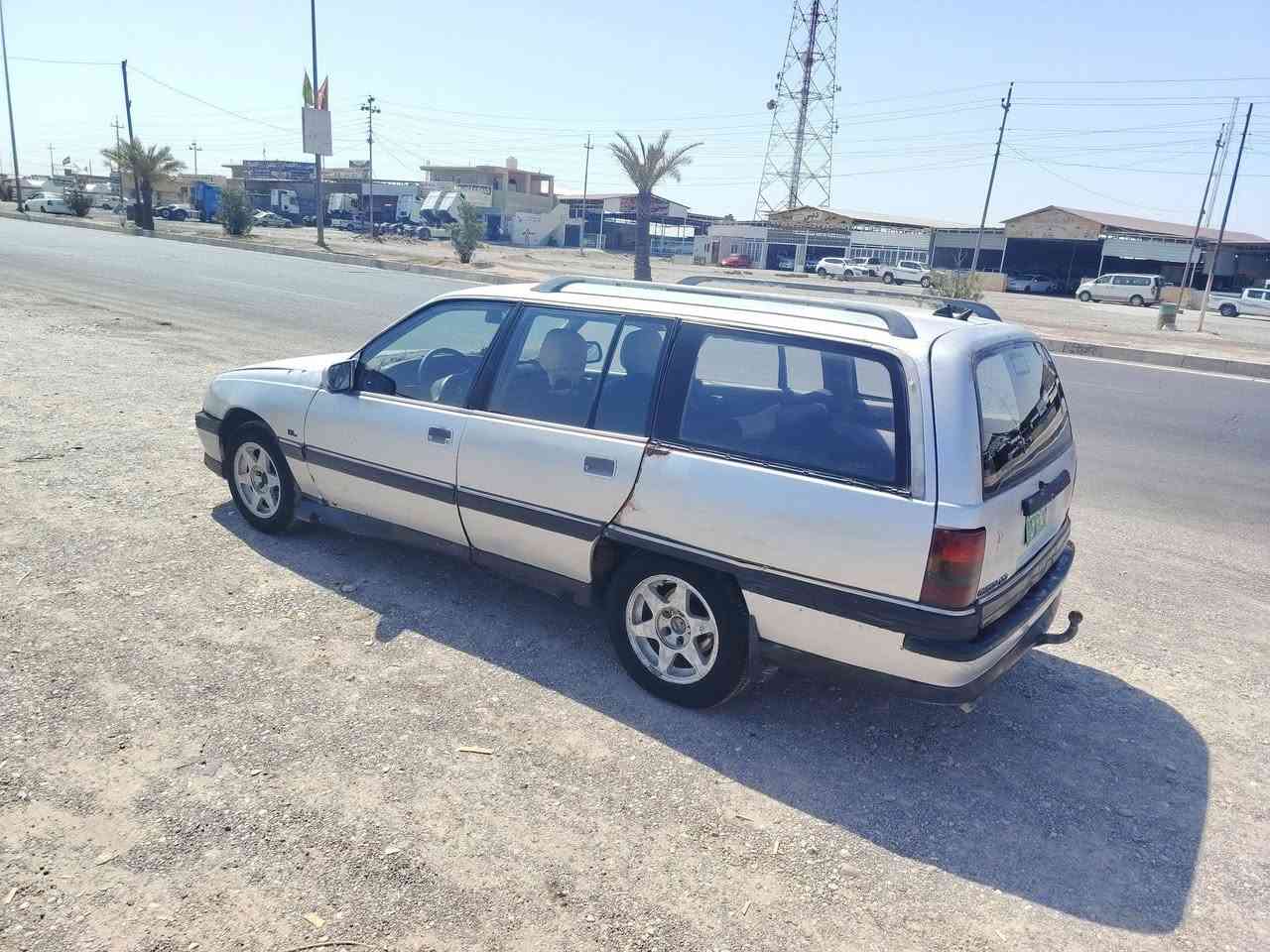 سلام عليكم لبيع اوميكا موديل 91 سنويه ابيض شرط وكاله وتحويل حجم 20 اصلي كربون بزين موجود 
طخم تيات جديد صدر جديد السياره بدون ضرر بدون صبغ كير شرط محرك بي شويه نفغ السياره جهاز مجهز 
السعر 11 وبي مجال ***********
***********
