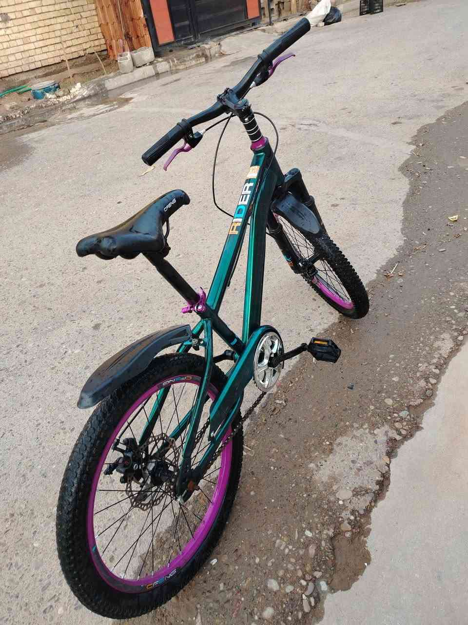 السلام عليكم عندي بايسكل للبيع حجم 20 السعر 80 وبي مجال مستعمل قليل مكاني جسر ديالى القديم للاستفسار الاتصال على الرقم ***********
