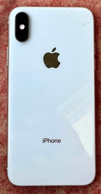 آيفون XS • ٦٤ جيجا • بطارية ٧٤%