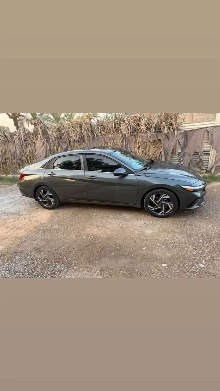 النترا ٢٠٢٤ امريكي مكينه ٢٠٠٠ دوش فول مواصفات واحد ☝️ على واحد حادث جاملغ امامي وقبق صندوق بدون صبغ وبدون دواخل بدون رقم السيارة السعر ١٥٠ وبيه مجال حك الجيه مكان السيارة بغداد الرضوانية رقم الهاتف *********** او مراسله على الماسنجر
