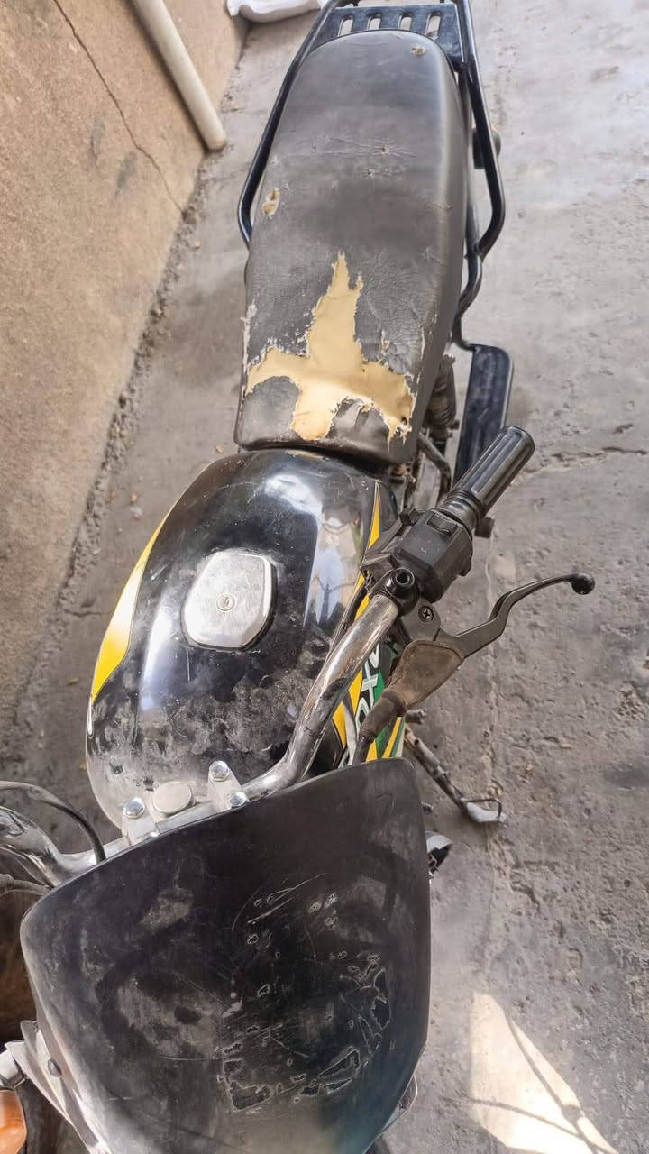 دراجه بوكسر للبيع
دراجه ماصارلي هواي من ماخذاه 
شغل كله بس تبديل جوب خلفي 
دراجه موديل23 كهربايات كله شغاله 
سعر 850وبيه مجال مكاني بغداد الدورة 
اي سفسار على رقم ***********
