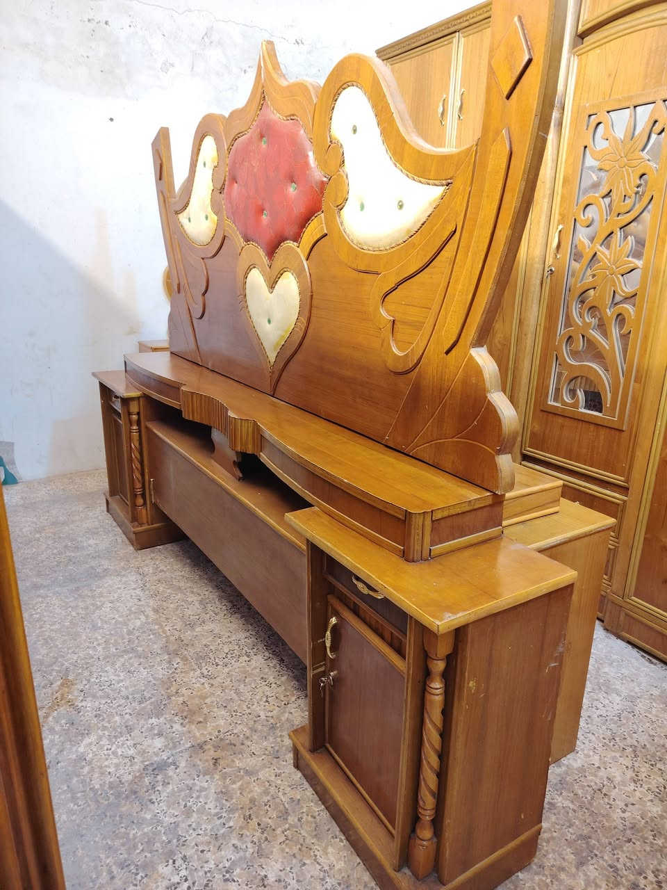 غرفه مستخدمه صاج 5باب سعر 500معرض ابو عقيل ميسان حي رساله شارع ماطور قرب صيدليه حازم ***********
