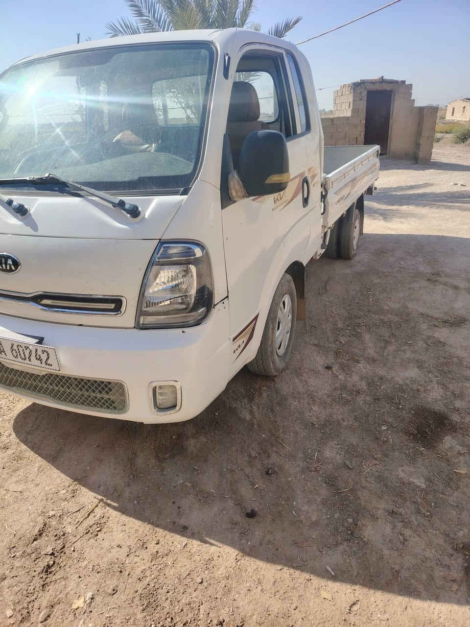 السلام عليكم كيا بنكول للبيع 2700 سياره جديده موديل 2022 كفاله عامه فقط شبر بها شخوط شبركفاله كير محرك اكسن تاير جديد تبريد ثلج بيع السياره مستعجل السعر 127 وبيها مجال بسيط كلش رقم الهاتف  ***********/***********
