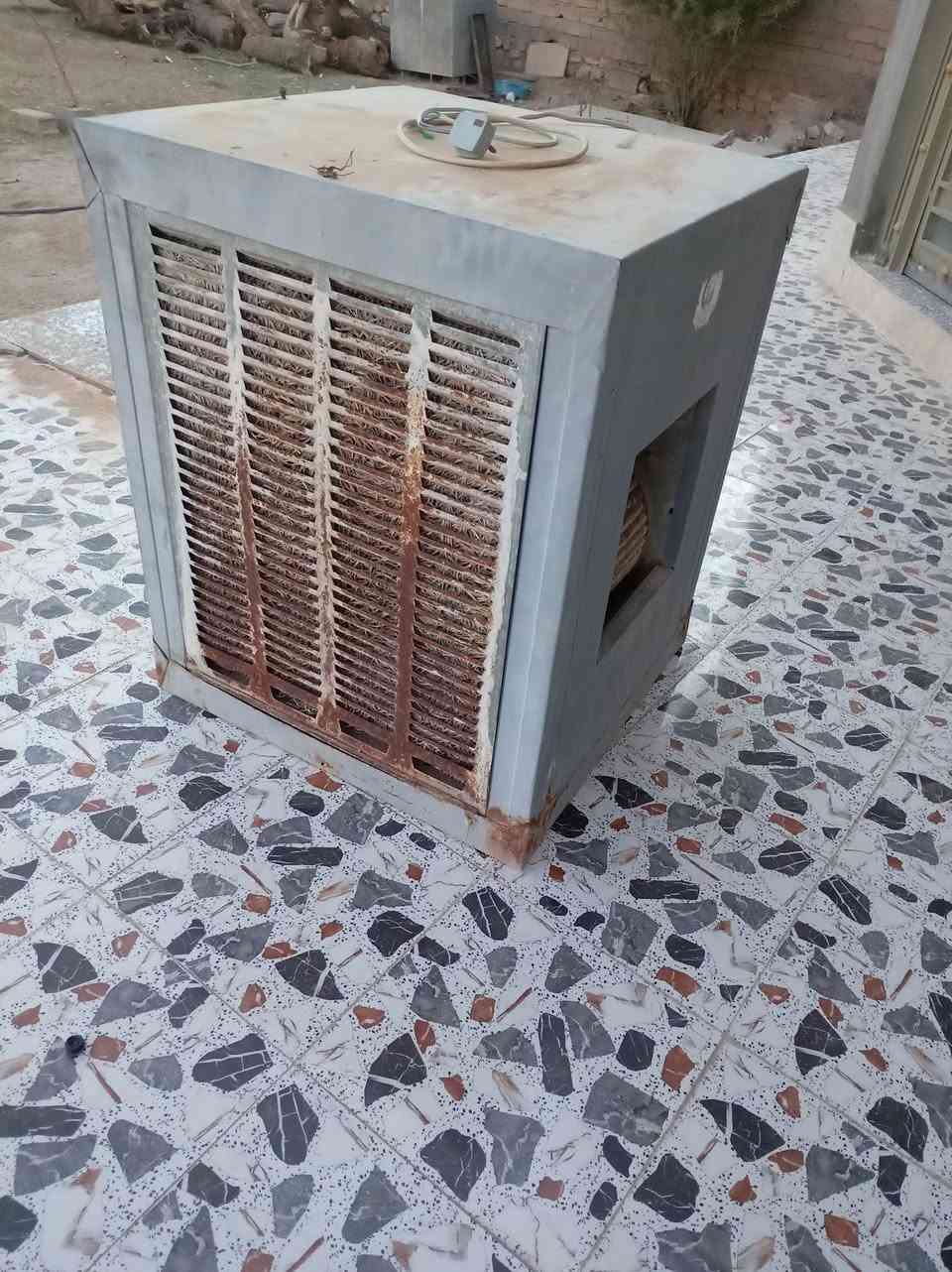 السلام عليكم مبرده لبيع شغاله على فحص بيها خياس شويه من جوه قيم بل يرضي الله وهاذه رقمي ***********
