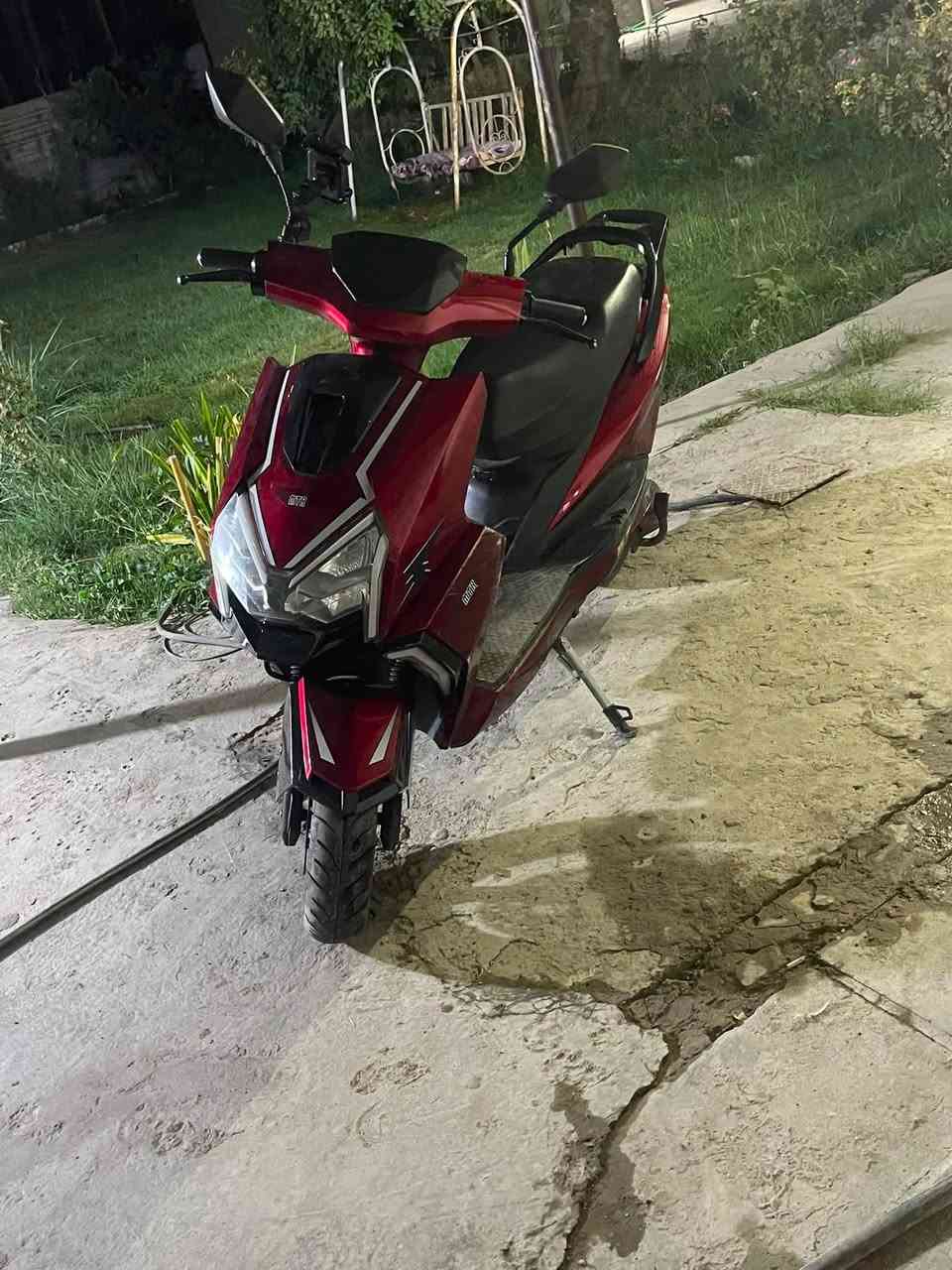 سلام عليكم  دراجه للبيع شحن ام تي ار ملف2000نضيف  بطاريات نضيفه بس بيه ضربات قليل كفرات يعني ضرباته كله كفرات قليله ضرباته ماخذه مليون300ورايده975. ***********
