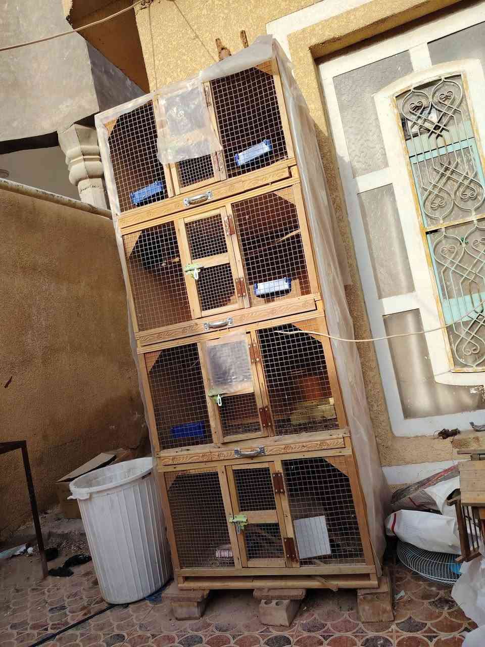 خانات أم الأربعة • شبه جديدة • بابل وردية