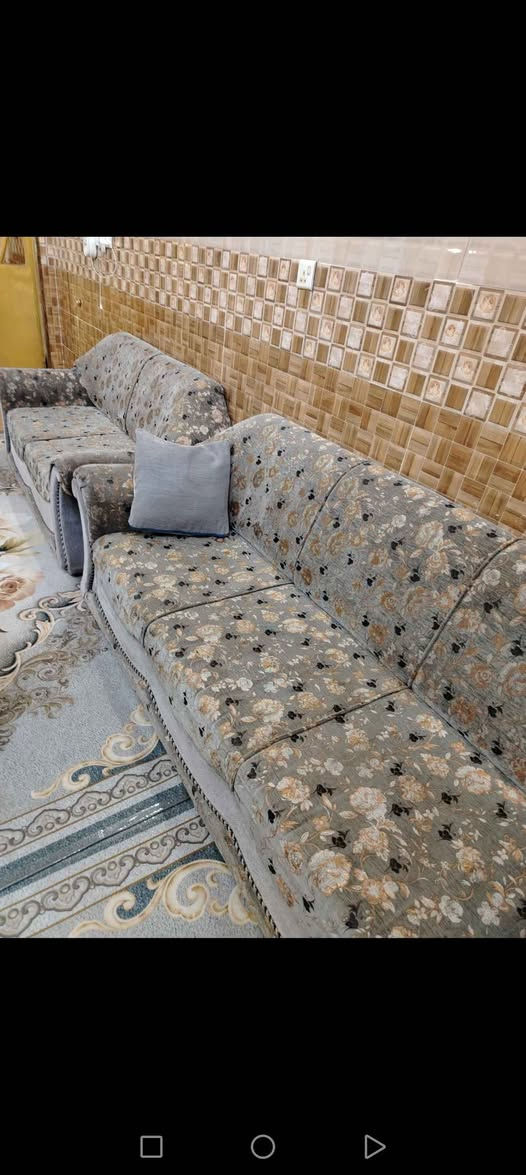 تخم 8 مقاعد ديوان تركي قديفة اصلي جدا نظيف السعر 275 بي مجال بغداد الحبيبية الشراي يتصل واتساب وبالخدمة بغداد, العراق
