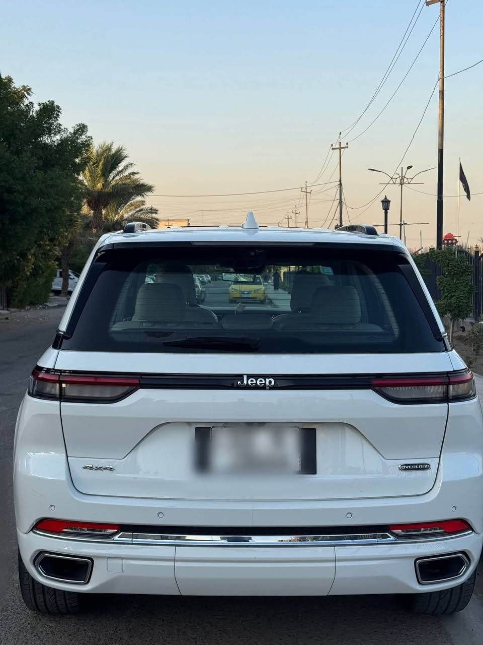 جيب اوفر لاند 2022 خليجي 
فول مواصفات للاخير اعلى فئة 1/1
وكالة هارلم 
 مغلفه ppf بالكامل بضمان 
مكفولة كفالة عامة بوضع الزيرووو 
رقم بغداد بإسمي 
_______________________
المواصفات :🟪
دفع رباعي 4x4 . 
🟪سقف بانوراما 
🟪بصمه تشغيل وابواب وصندوق 
🟪تشغيل عن بعد 
🟪ترحيب عند الاقتراب 
🟪صندوق كهرباء يفتح بخاصيه القدم
🟪نظام تعليق هوائي (جكات). 
🟪قيادة ذاتية عند المنعطفات. 
🟪رادار امامي مع مانع تصادم . 
🟪نظام الرؤية الليلية. 
🟪تحذير الخروج عن المسار . 
🟪مستشعر نوم السائق مع نظام التوقف الآلي 
🟪تحذير النقطة عمياء ⚠ .
🟪نظام تحذير عند التقاطعات. 
🟪نظام تحذير عند تجاوز السرعة المحددة. 
🟪نظام عرض المعلومات على الزجاج الامامي (HEAD UP DISPLAY) 
🟪نظام تقليل الضجيج داخل المقصورة. 
🟪إنارة محيطية. 
🟪شاحن موبايل وايرلس. 
🟪تعديل وضعيات مقود السائق كهربائيا. 
🟪مرايا تعتيم ذاتي. 
🟪المرايا الجانبية قابلة للطي كهربائيا. 
🟪نظام الصوت من ماكنتوش مع 19 سماعة. 
🟪ويل قياس 21 انج .
🟪شاشه كبيرة 10.1 انج . 
🟪شاشة للراكب الأمامي .
🟪نظام الخرائط (GPS) .
🟪عرض خرائط الطريق على لوحة القيادة.
🟪لوحة القيادة بقياس 12 أنچ. 
🟪5 كاميرات خارجية مع بخاخات ماء للتنظيف. 
🟪كاميرا للمرأة الداخلية. 
🟪تصوير حراري ليلي .
🟪المصابيح الأمامية زنون .
🟪كشافات الضباب زنون
🟪دوسات جانبية .
* فرش المقصورة الداخلية من الجلد الطبيعي الفاخر .
* اضافات من الخشب الطبيعي للمقصورة الداخلية. 
* ذاكرة لحفظ وضعيات الجلوس للمقاعد الأمامية
* مساج للمقاعد الامامية .
* المقاعد الأمامية كهربائية .
* المقاعد الأمامية تبريد وتدفئة .
* المقاعد الخلفية تدفئة وتبريد .
* ستائر للشبابيك الخلفية. 
* انارة داخلية LED متعددة الالوان . 
* حساسات امامية وخلفية . 
* 5 راكب .
* مكيف خلفي مع وحدة تحكم منفصلة . 
* تدفئة مقود القيادة. 
* مانع تصادم خلفي .
* بلوتوث تلفون . 
* محدد سرعة . 
* نظام التشغيل والاطفاء الاوتوماتيكي .
* نظام بريك اوتماتيكي
*** مغلفة حماية امريكي بي ضمان ٧ سنوات
رقم بغداد بإسمي تحويل مباشر 
سيارة جديده بحاله الزيرووو
يوجد فقط pdr بلباب العكس السايق قليل كلش 
الاستفسار ***********
