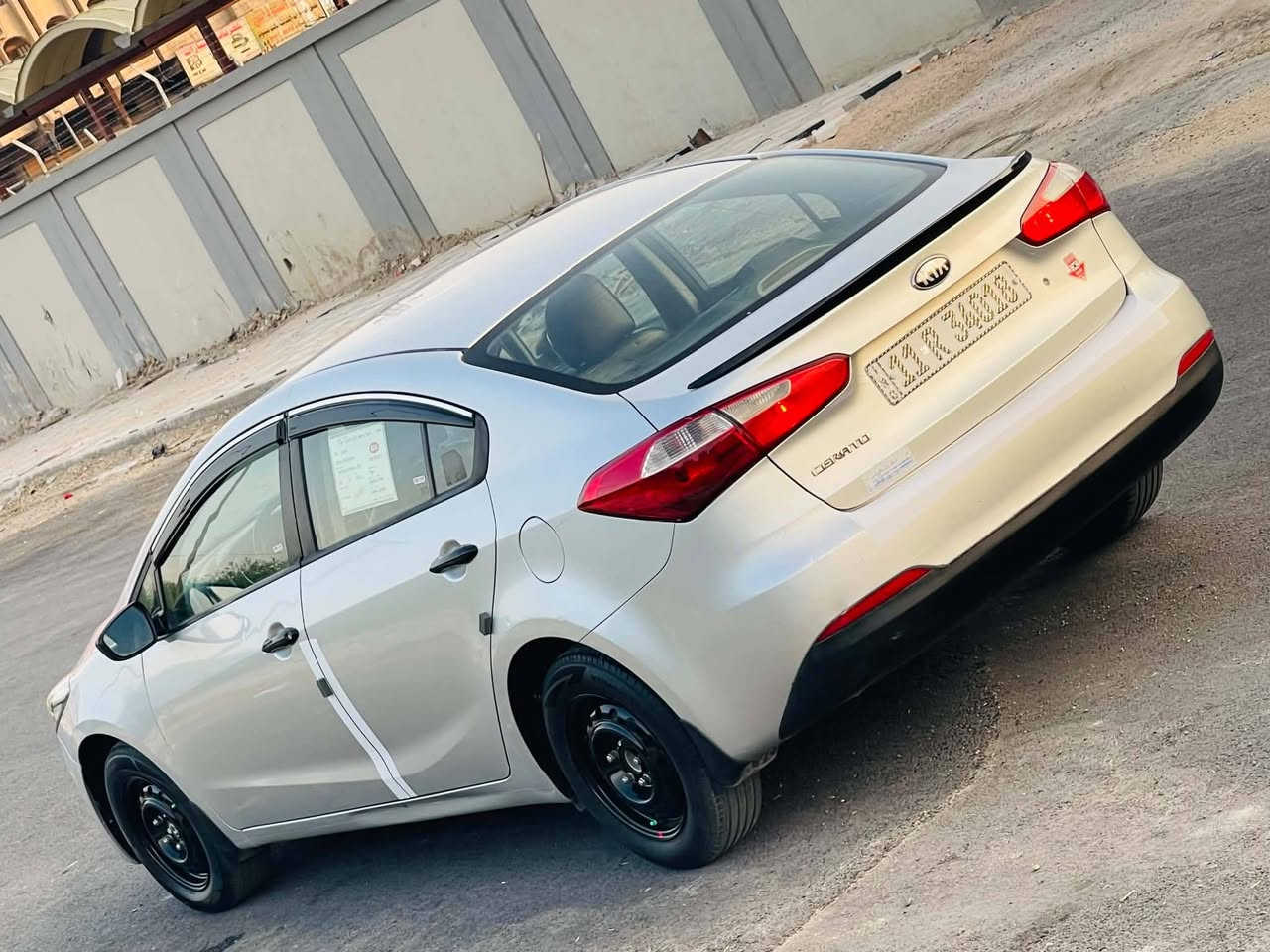 سيراتو ٢٠١٤ خليجي 
سعر ٩٥ بيهة مجال شراي 
مكفولة من صبغ ضربة 
سيارة وضع شركة 
محرك ١٦٠٠ دوش 
نص فول 
سيارة جاهزة ما بيهة اي نقص 
رقم انكليري بغداد اسمي رقم سنوية هزة جديد 
مكان سيارة بغداد الشعب 
رقمي ***********
