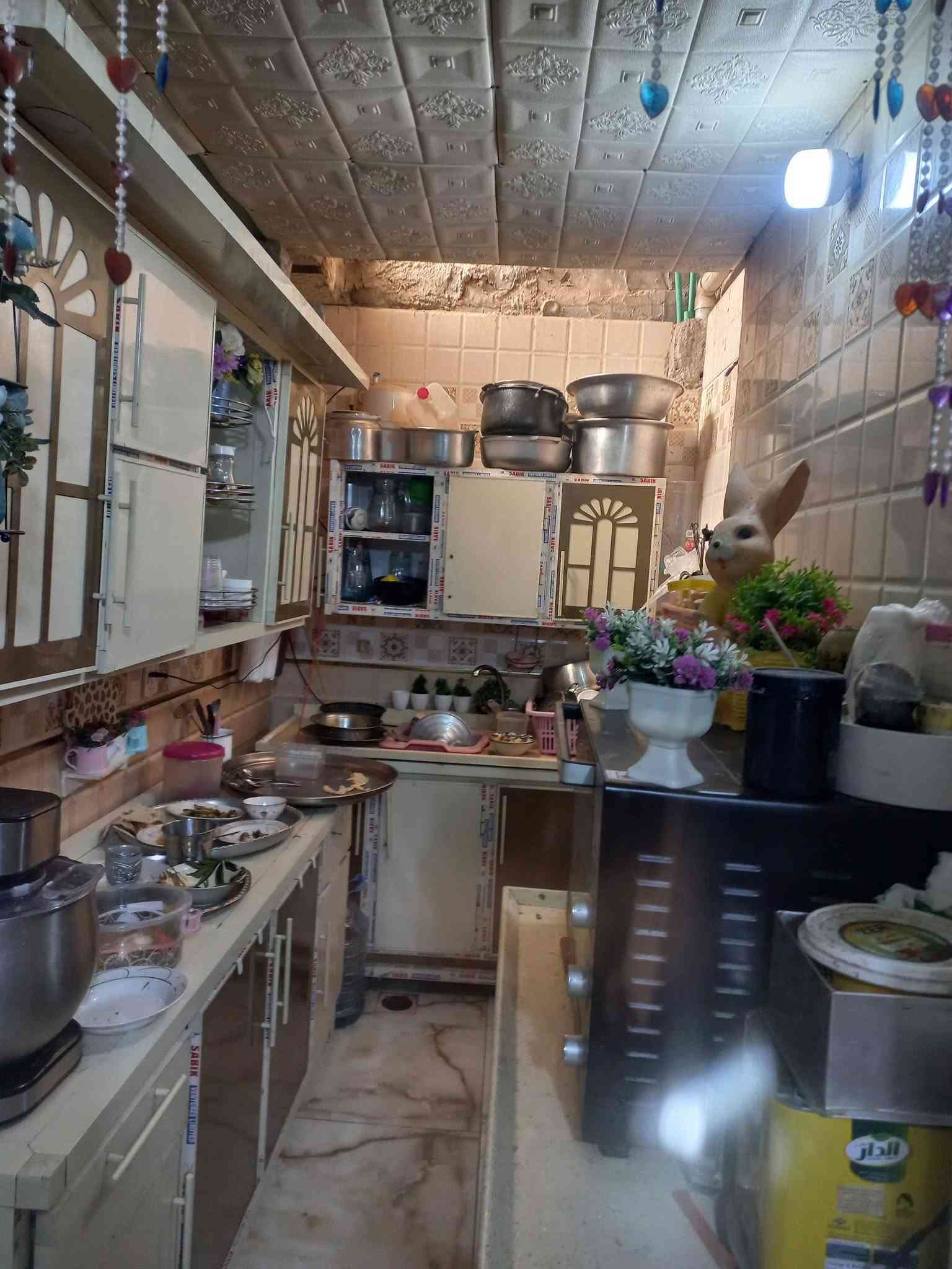 بيت للبيع ١٠٠متر يحتوي على ٣غرف نوم واستقبال ٧امتار وصاله ٥امتار و٤حمامات ومطبخ صغير حي العسكري العابد تابع لقطاع ١١ المكرمه كافة الخدمات كهرباء وماء ومجاري ووتبليط وقريب على المدارس  
قرار ١١٧والسعر٦٥ أوبي  مجال *********** واتساب
