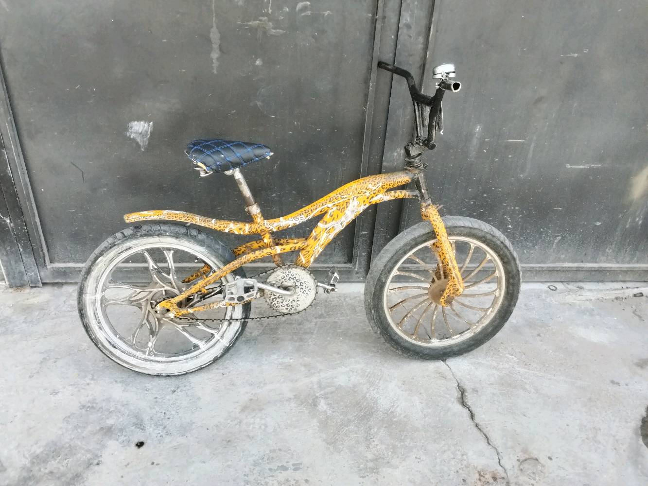 السلام عليكم 
بايسكل BMX للبيع( 80.000) الف وبي مجال بغداد حي الجهاد حي الحسين قرب اسواق كاردينيا للاستفسار الاتصال على الرقم.  ( (   ***********    )) واتساب أو اتصال