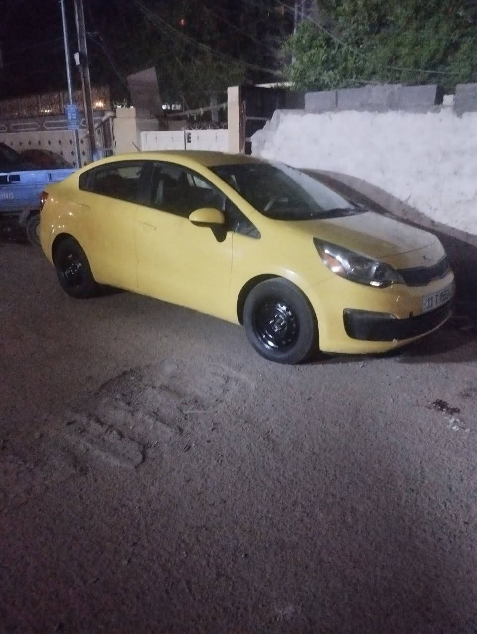 سلام عليكم كيا ريو 16مصفره غرامات كامله بسمي محرك 1600 وارد امريكي بيهه بس جاملغ خلفي فقط سياره خصوصي ليبل واحد لونهه ليموني تصال *********** أو خاص مكاني بغداد سعرهه 80 بيهه مجال قليل

