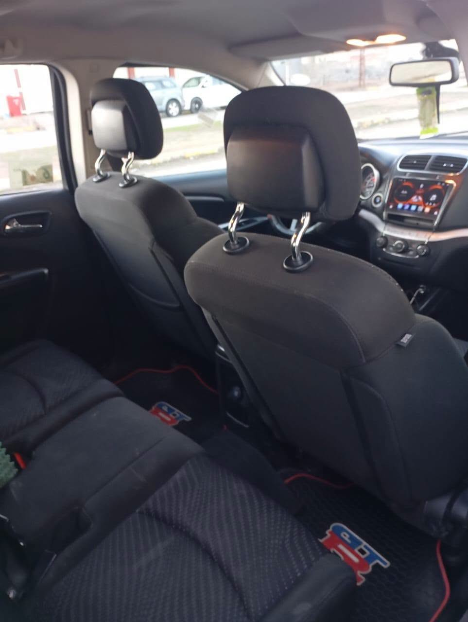 🚘 للبيع دوج جارني Dodge Journey
▪️ اللون: أسود
▪️ نوع السيارة: SUV عائلية
▪️ عدد المقاعد: 7 ركاب
▪️ ناقل الحركة: أوتوماتيك
▪️ دفع: أمامي/حسب الفئة
▪️ السيارة واسعة ومناسبة للعائلة والسفر
▪️ تكييف
▪️ زجاج كهربائي
▪️ سنتر لوك
▪️ جنوط
▪️ داخلية واسعة ومريحة
موديل 2019
منظومة غاز .
فقط صورة الحادث 
📍 الموقع: كركوك 
📞 للاستفسار: [***********]
