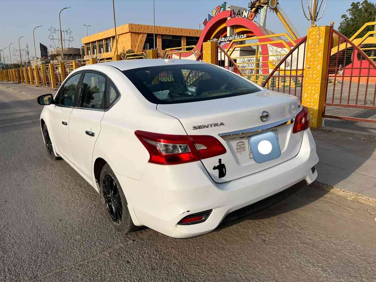 السلام عليكم 
نيسان سنترا ٢٠١٨ وارد أمريكي للبيع مواصفات SV المعروفة 
كاميرا 
حساس لايتات 
أنظمة قيادة سبورت وايكو وفقسة سرعة over drive 
حادثها جاملغ امامي اليمين فقط بامريكا وبالعراق حادث جاملغ خلفي جهة قبق البانزين مصبوغ بدون دواخل ولا ايرباك طاك كله سليم فقط بيها بعض الملاحظات بالكشر واضحة بالصور 
سعرها 97 وبيها مجال بسيط 
للاستفسار المراسلة عالخاص او واتس اب ***********
مكانها بابل
