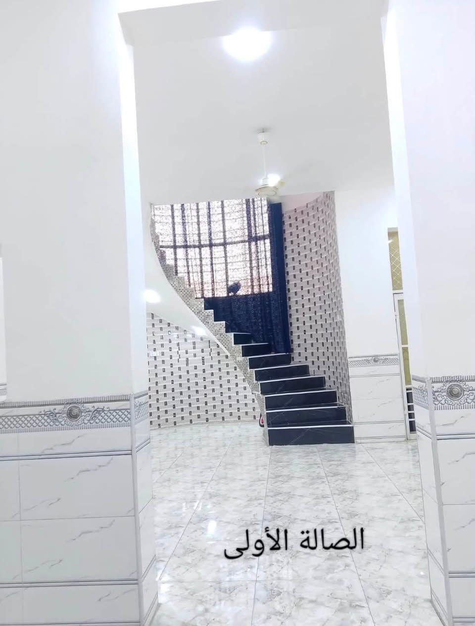 🏡 بيت للبيع – حاوي النهضة | شارع شيخ تحسين

📐 المساحة: 300 م²
🏠 بناء حديث سنة 2022 – طابق واحد

✨ تفاصيل العقار:
• غرفتين نوم، وحدة ماستر سويت 4×6م
• صالتين كبار
• ديوانية 9×4م
• مجمع صحيات كبير
• صحيات داخلية وخارجية
• مطبخ 5×7م
• مناور كبار عدد 2
• بناء حديث وتشطيب مرتب

📍 الموقع: حاوي النهضة – شارع شيخ تحسين

📞 للاستفسار ومعاينة العقار:
***********

🏢 زورونا في مكتب العاصمة للعقار
📍 العنوان: بداية شارع مستشفى الشطرة العام
