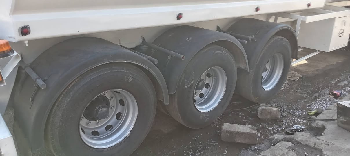 السكانيه للبيع موديل 92 تانكي جيبس جديد تكيل يوم الأحد مجموعه بومه ٢٠١٧  محرك ١٢ ونص جديد كير ٣ ٣ مصبوغه عام جماليه سياره كامله عل تحميل رقم ديالئ مسطره بسمي سنويه غايه ٢٠٣٠ الاستفسار أكثر اتصل ***********

