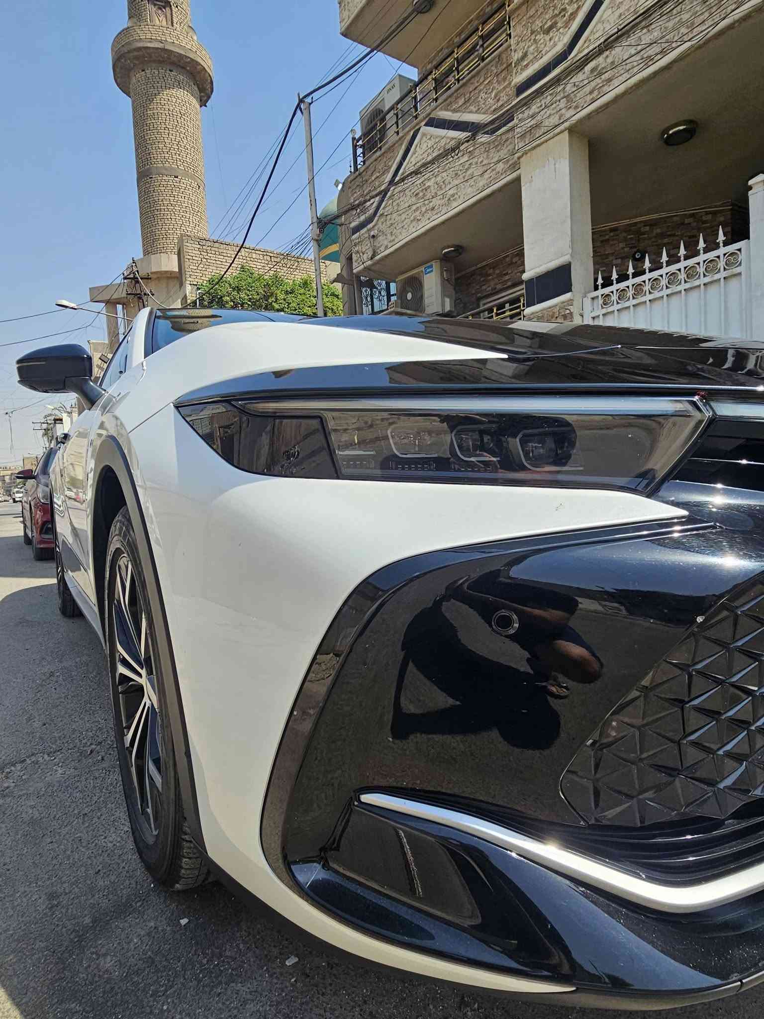 السلام عليكم اخوان كراون فئة بريميوم فول مواصفات محرك ٢٥٠٠ تنفس طبيعي السياره ماشيه ٤٥الف كيلو حقيقي ومكفوله من كل شي وجديدة موديل ٢٣ للبيع او المراوس مع برادو 
السعر 31$ 
***********

نص مكتوب في الصور:
- AI-generated content