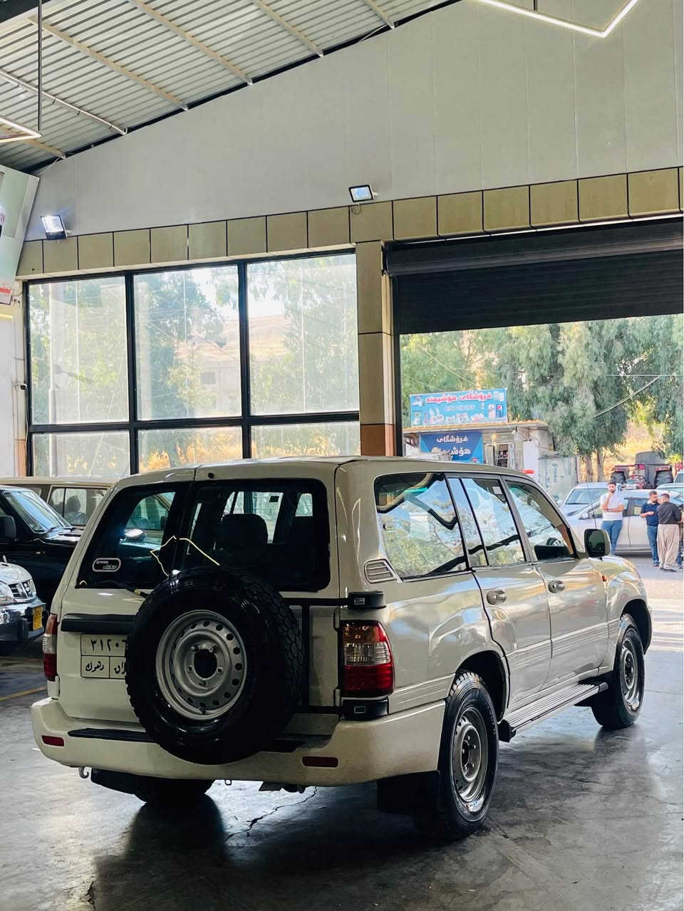 ***********
***********
مۆنيكا 2003 دەشبول بەرز
پێش تەبڵە سێ ڕوبع ناوشین
ناوی لەحاسیبە نیە سبوخ عامه
بەلای سایەقا کەوتوە بەس شانی عەزیەتی بوە
گێرومەکینە وئەکسل دەبڵ ئەکسل بەشەرت
سەنەوی تازە بەسەرچوە ژینگەی دراوە
سەیارەکە  زۆرجوانە مالی دۆستە 
پێنج تایەو ویلی شازدەی تازە بۆبەستراوە 
سعری105وەرەقە 
***********
*********** كويسينجاك, أربيل
