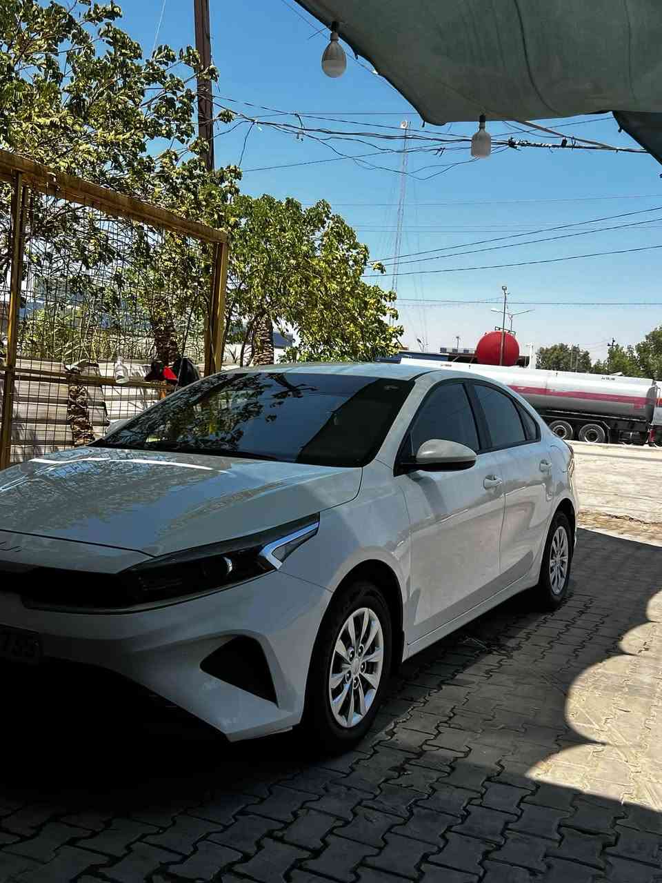 سيراتو موديل2022
ماشيه67km
مواصفات تبريد خلفي ولد امامي المحرك1600
كير مكينه حداديه تبريد كله ع لوكاله
رقم اسياره اربيل تريد وكاله تريد مداور 
اسياره مبدل بيه باب خلف السائق وبلادي اثر طخه مشتري ٧ورقات عنواني نجف ***********
سعر السياره 147وبيه مجال
