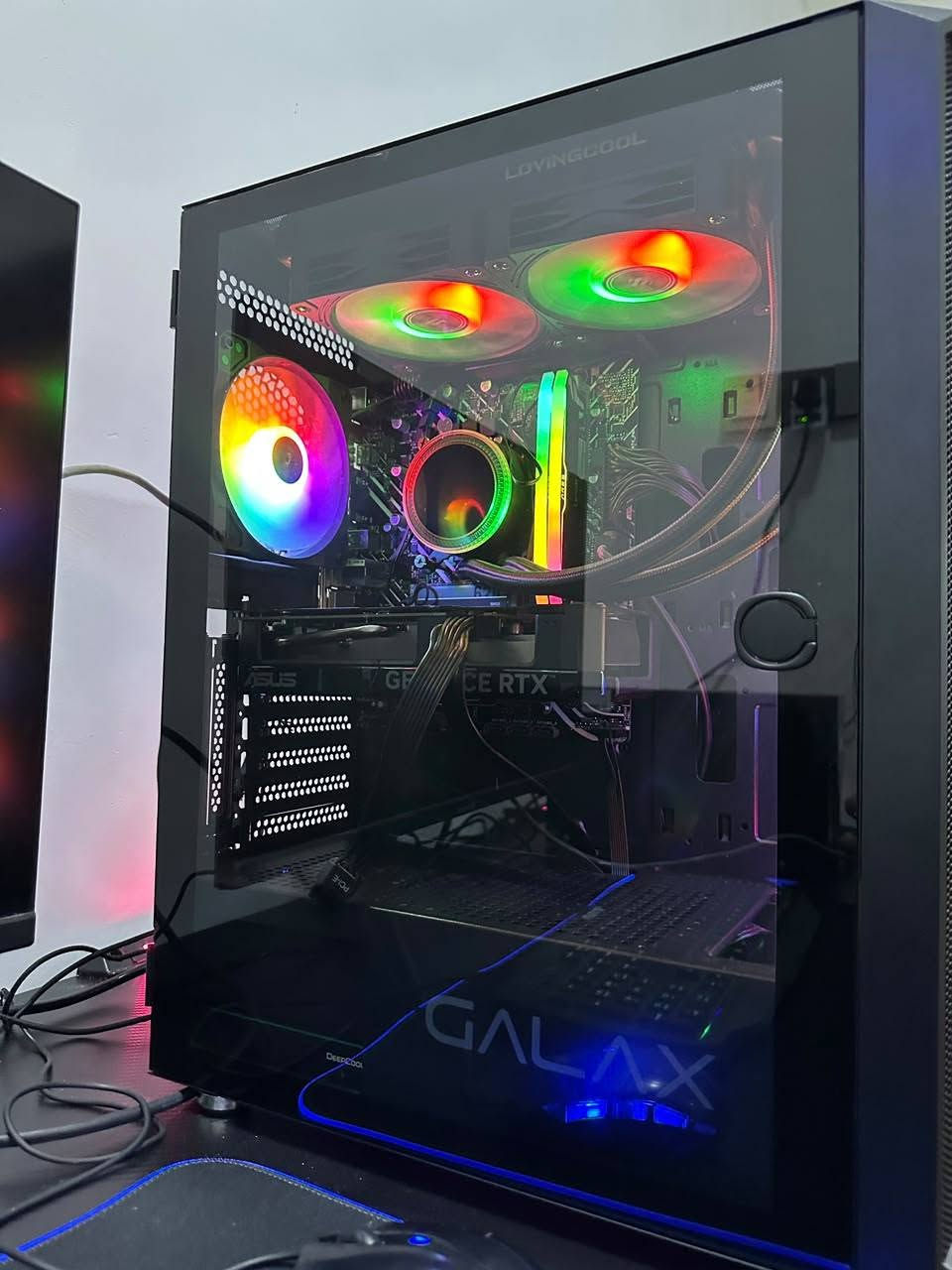 سلام عليكم
تجميعة للبيع، المواصفات
CI512400F
RAM 8*2 16GB 360‪0HZ
M.2 1TB LEXER
M.B H610 ASUS
RTX 406‪0 ASUS
COLOR 240‪M LED
P.W 600‪W
CASE GAMING GALAX 07 4FAN RGB
شاشة GAMEON 180‪HZ
+ميز Gaming RGB لون اسود تحكم ريمونت بالاضاءة
مكاني الانبار فلوجة 
***********‪اتصال او واتساب
***********‪ اتصال او واتساب

نص مكتوب في الصور:
- GAMEON GOPS27180IPS دقة مذهلة واداء فائق لتجربة لعب سلسة 27" 180Hz FAST IPS 0.5MS Response time FHD 1920X1080 NVIDIA G-SYNC COMPATIBLE CONSOLE READY
- CI5 12400F
- RAM 8*2 16GB 3600HZ
- RTX 4060 ASUS
- COLOR 240M LED
- P.W 600W