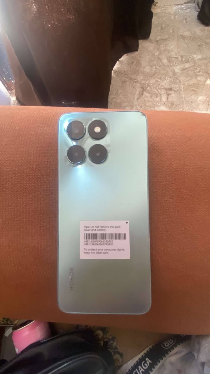 سلام عليكم عندي مبايل هونر x8a  ٤٠ فريم السعر ١٢٥ وبي مجال رقمي ***********٢
وبي مجال

