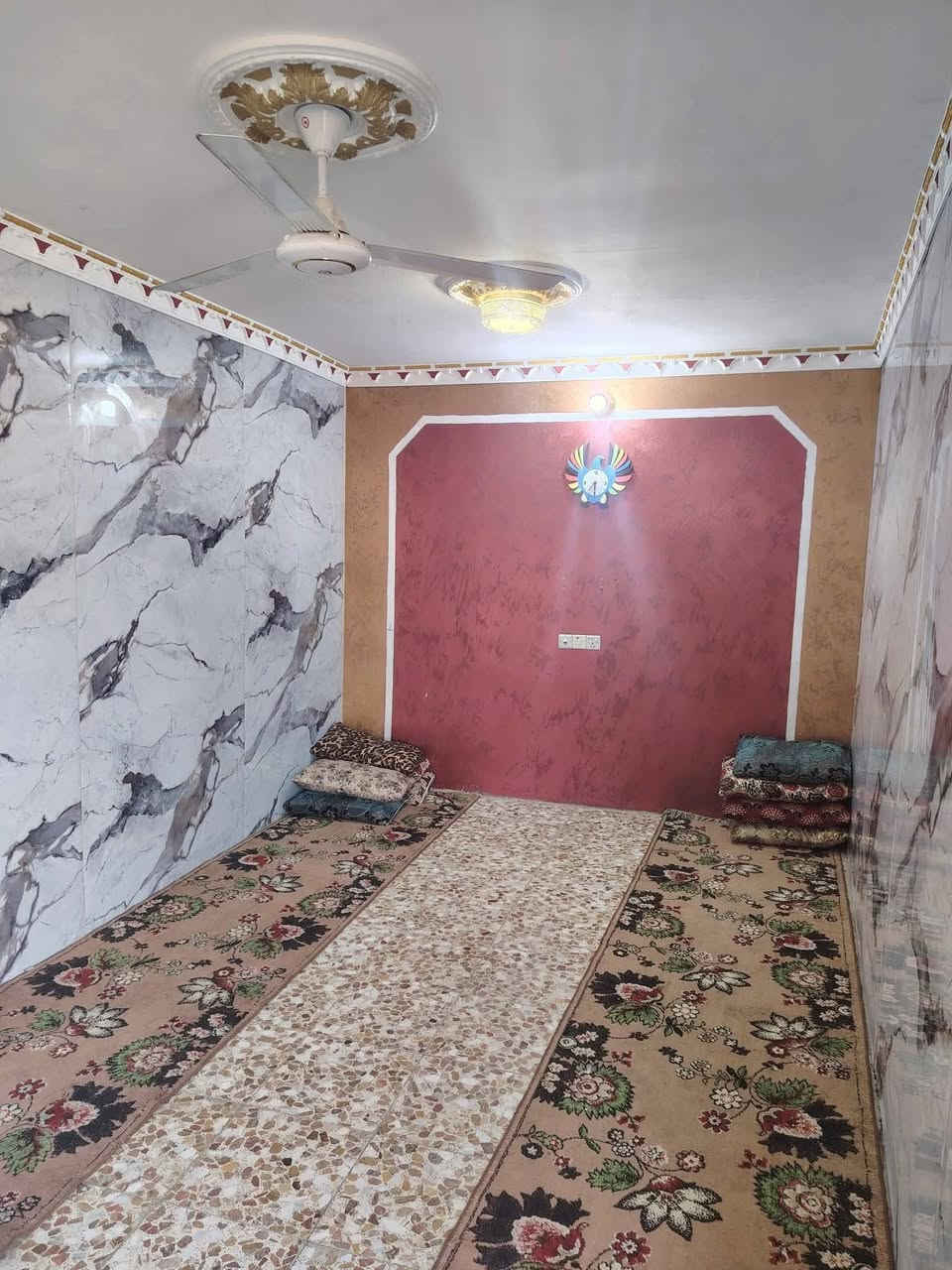السلام عليكم
بيت مساحه 250 مترطابقين
عدد غرف 4
عدد صاله  2
حمامات  2
صحيات  2
استقبال 1
محل كبير مع البيت 
شارع بيت ابو داخل خدمات كامله
الاتصال على الرقم ***********

