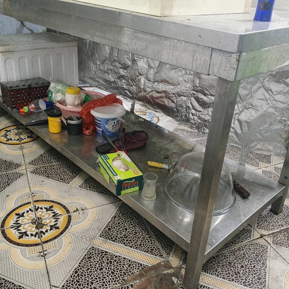 غراض مطعم للبيع.. سنك+كريل بركر مزدوج فنكر+عارضه +قلاية فلافل+ميز ستيل حجمه الارتفاع95طول مترتين العرض85
جام خانة فلافل 
مقبول المفاوضه 